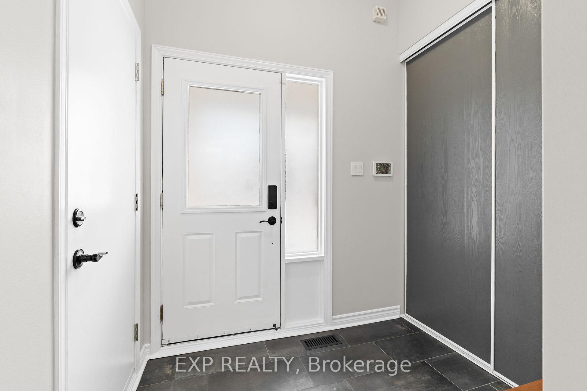 Photo 4 of 65 Sheppard's Glen Avenue, Ottawa, Kanata - Emerald Meadows/Trailwest — HOMEH