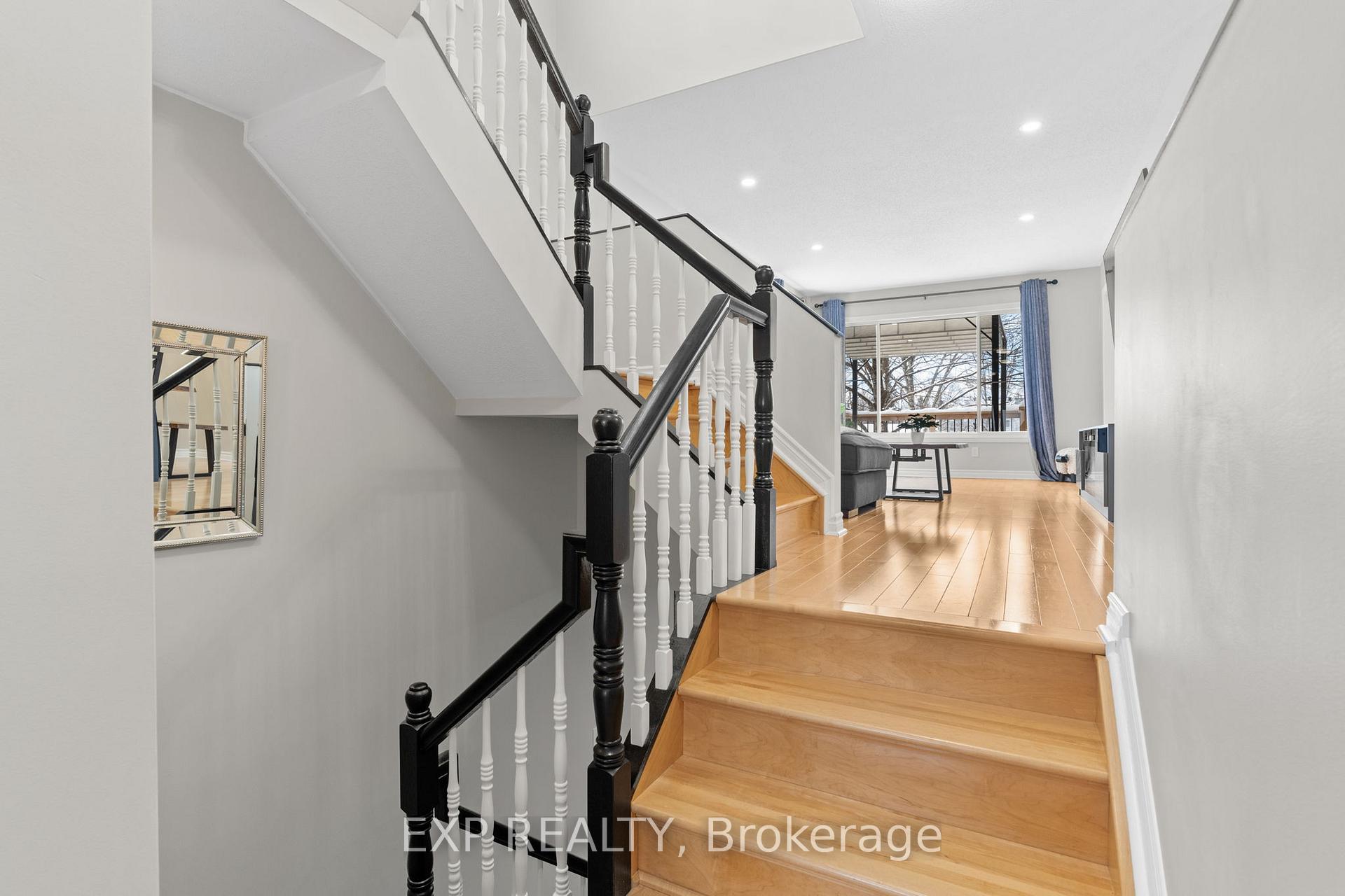Photo 7 of 65 Sheppard's Glen Avenue, Ottawa, Kanata - Emerald Meadows/Trailwest — HOMEH