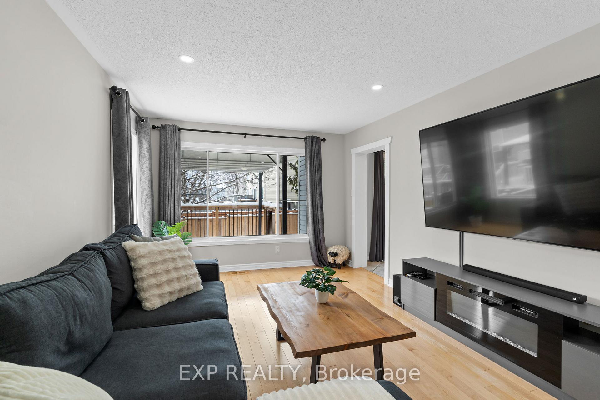 Photo 8 of 65 Sheppard's Glen Avenue, Ottawa, Kanata - Emerald Meadows/Trailwest — HOMEH