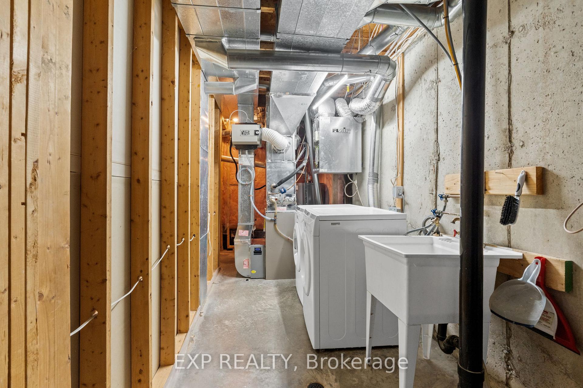 Photo 35 of 65 Sheppard's Glen Avenue, Ottawa, Kanata - Emerald Meadows/Trailwest — HOMEH