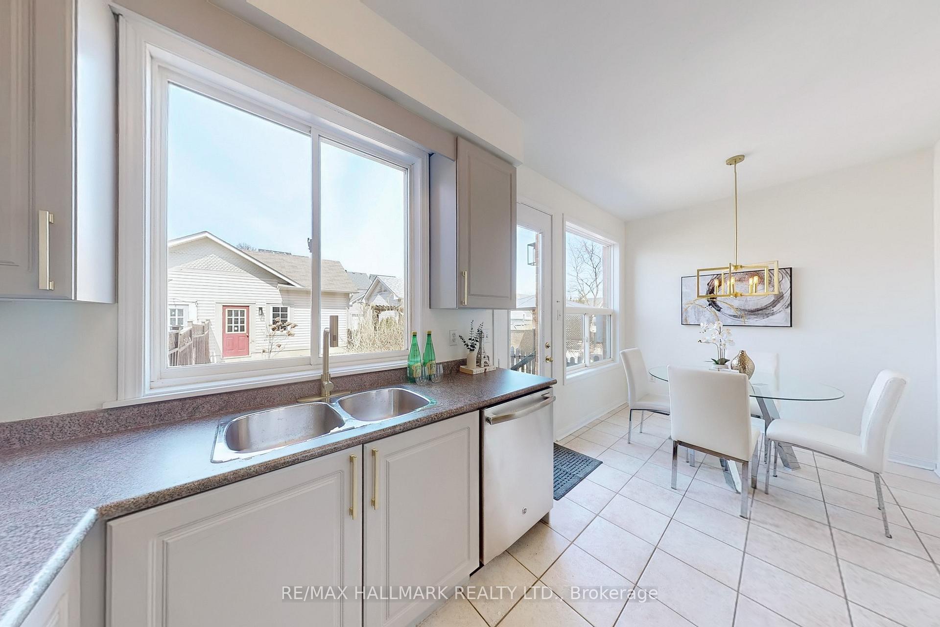 Photo 16 of 40 Cornell Park Avenue, Markham, Cornell — HOMEH