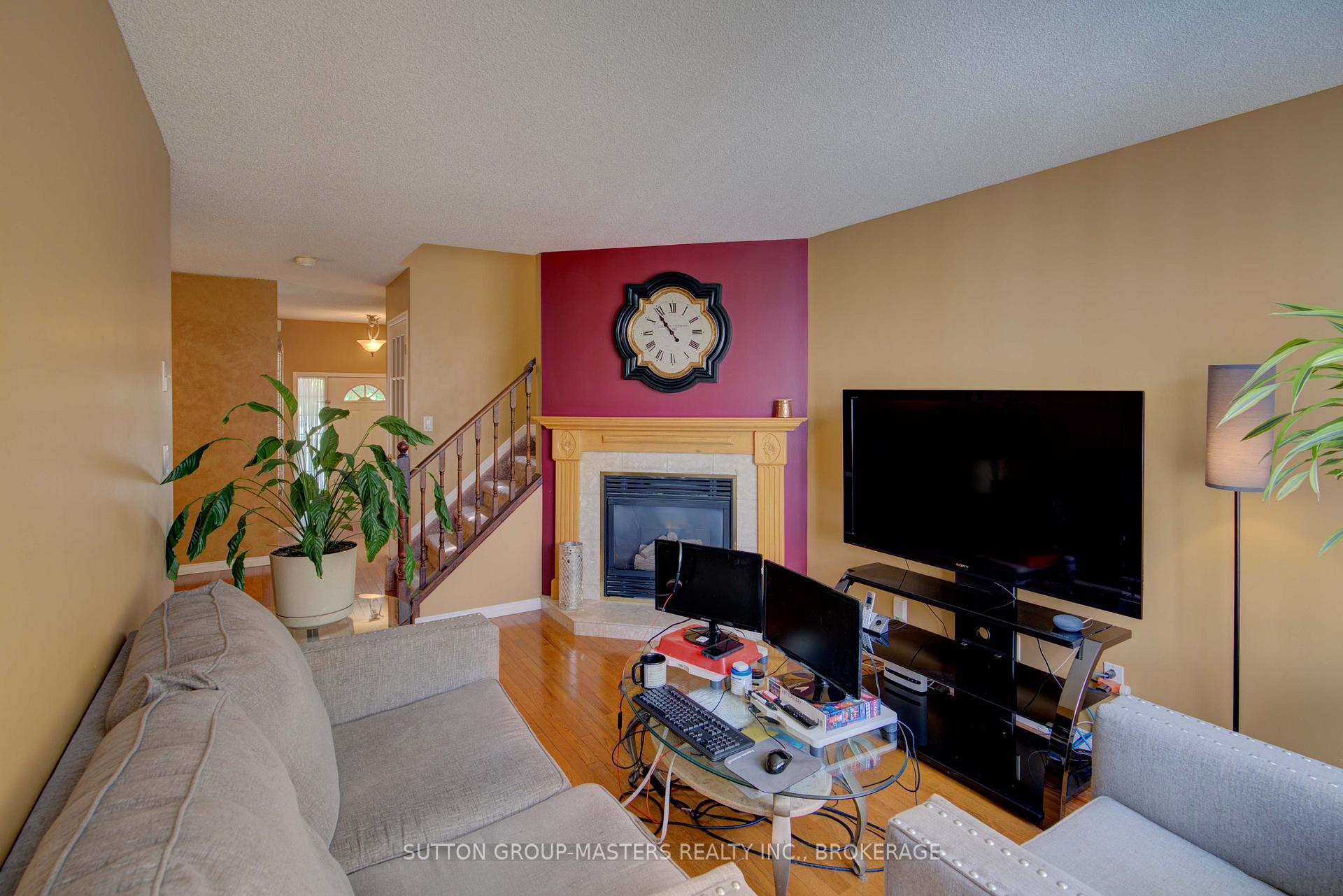 Photo 8 of 570 Barnsley Crescent, Kingston, City Southwest — HOMEH