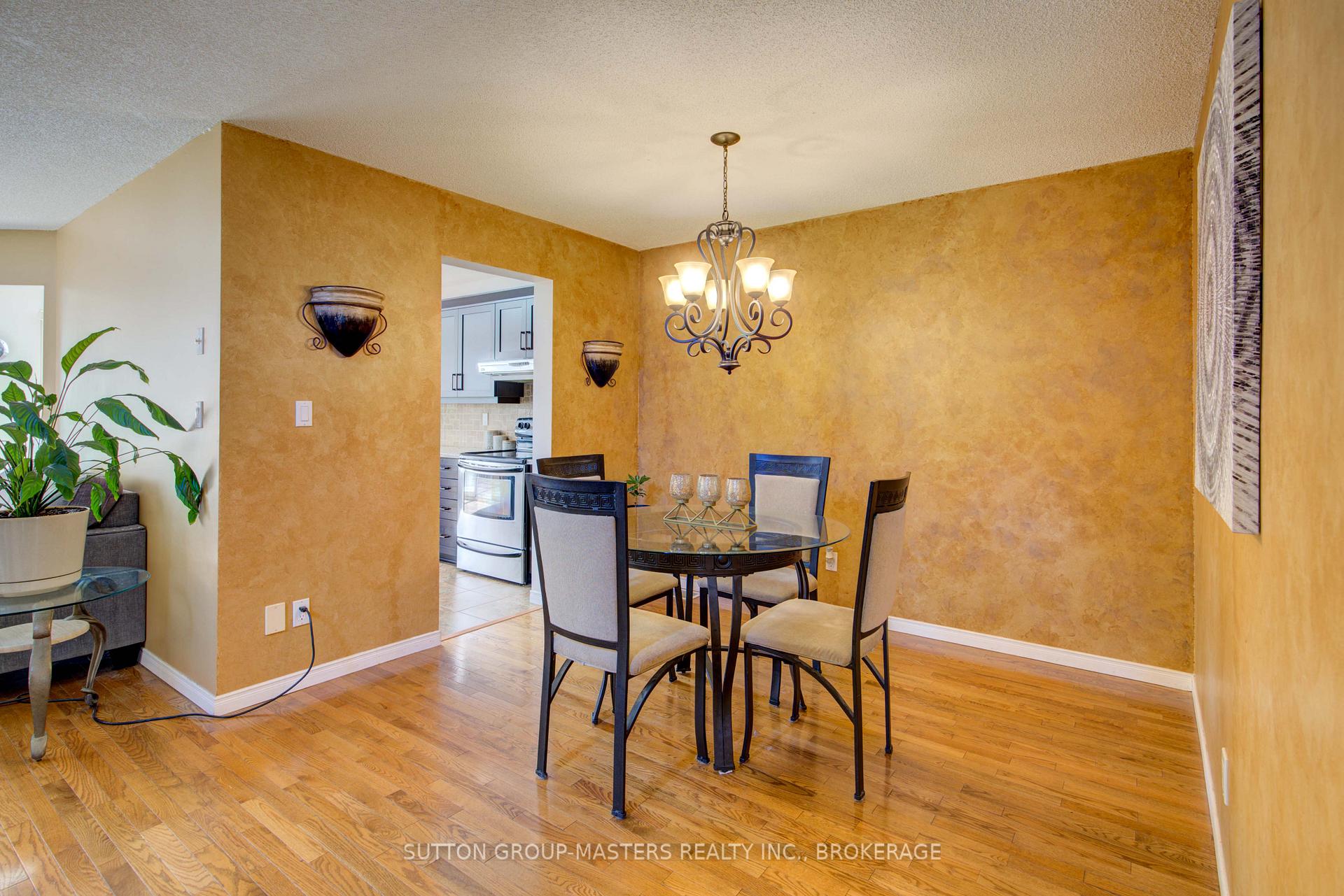 Photo 11 of 570 Barnsley Crescent, Kingston, City Southwest — HOMEH