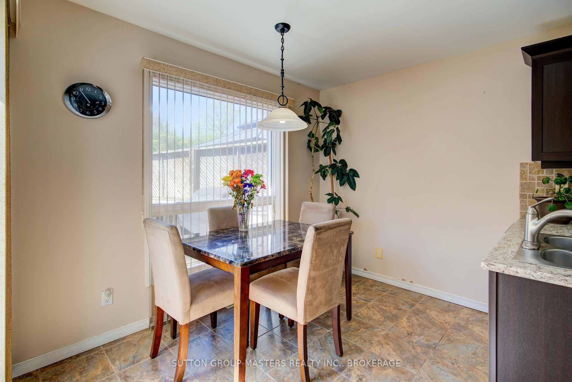 Photo 14 of 570 Barnsley Crescent, Kingston, City Southwest — HOMEH