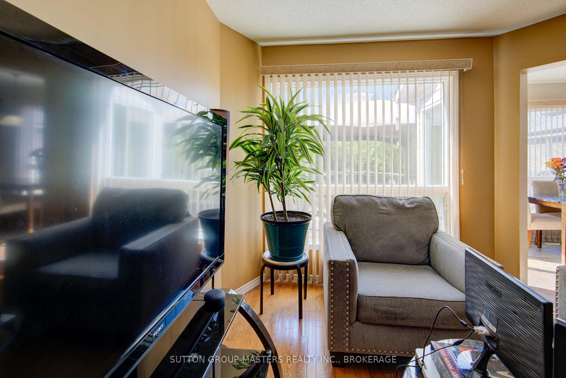 Photo 24 of 570 Barnsley Crescent, Kingston, City Southwest — HOMEH