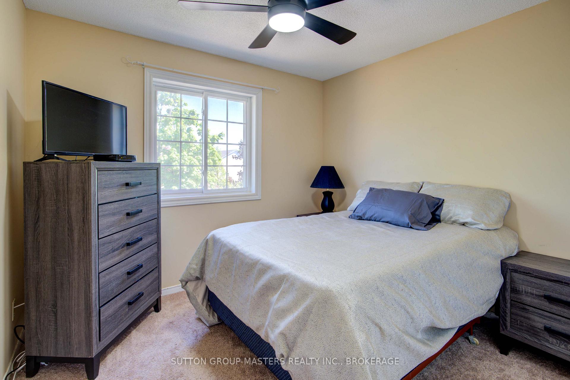 Photo 33 of 570 Barnsley Crescent, Kingston, City Southwest — HOMEH