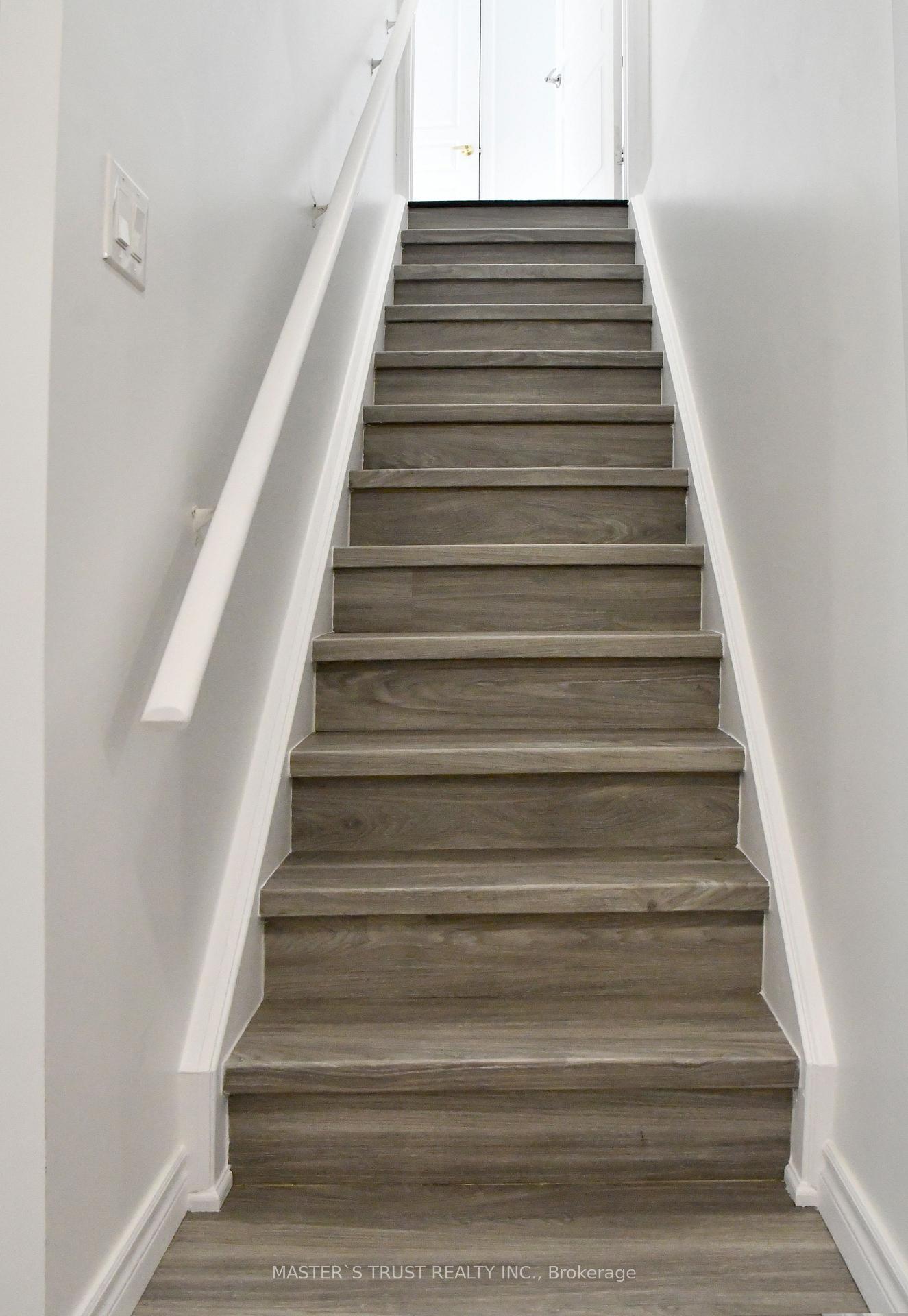 Photo 2 of 73 Bernbridge Road, Markham, Cedar Grove — HOMEH