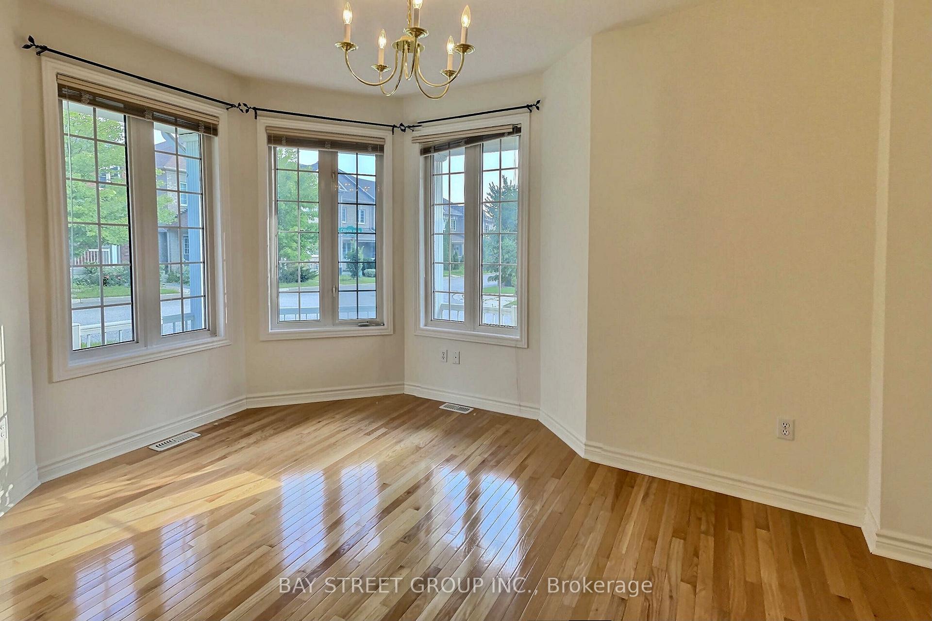 Photo 7 of 1 Williams Street, Markham, Berczy — HOMEH