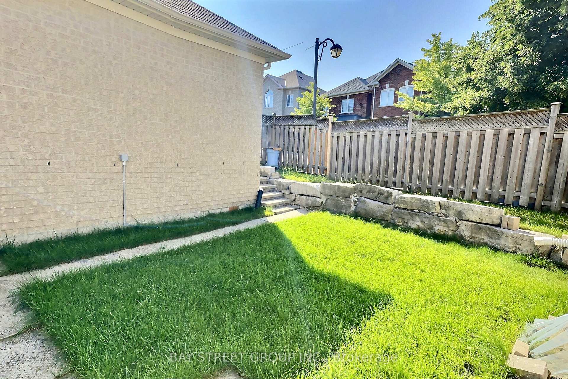 Photo 17 of 1 Williams Street, Markham, Berczy — HOMEH
