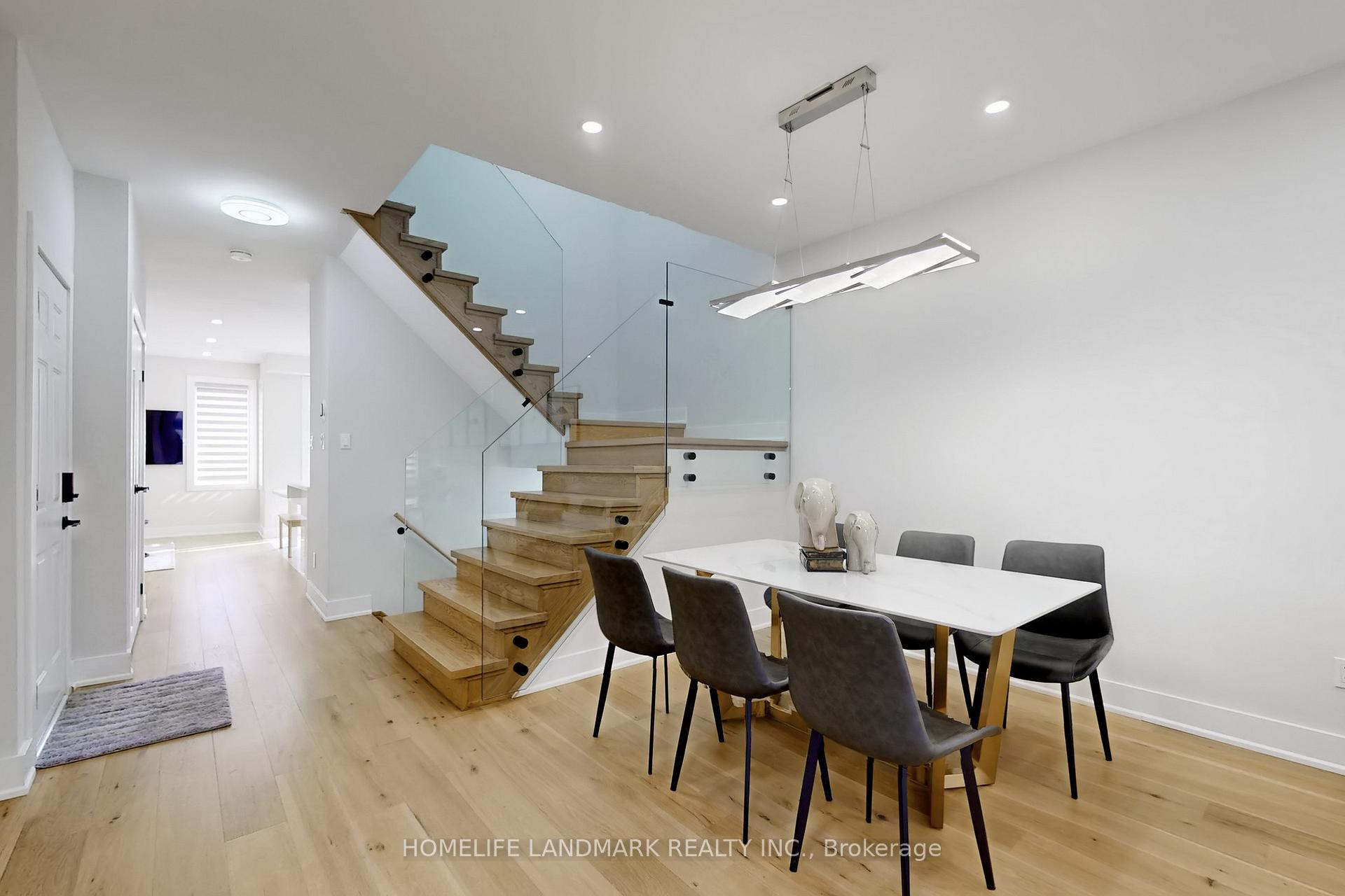 Photo 3 of 65 Hillmount Road, Markham, Cachet — HOMEH