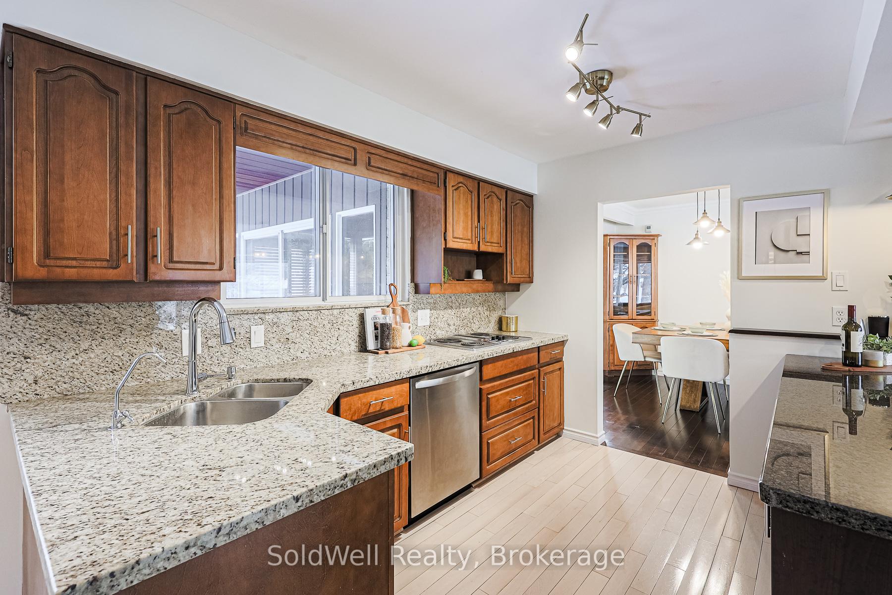 Photo 20 of 31 Donalbain Crescent, Markham, Royal Orchard — HOMEH