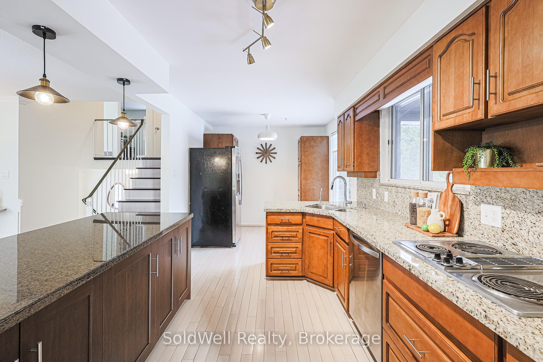 Photo 21 of 31 Donalbain Crescent, Markham, Royal Orchard — HOMEH