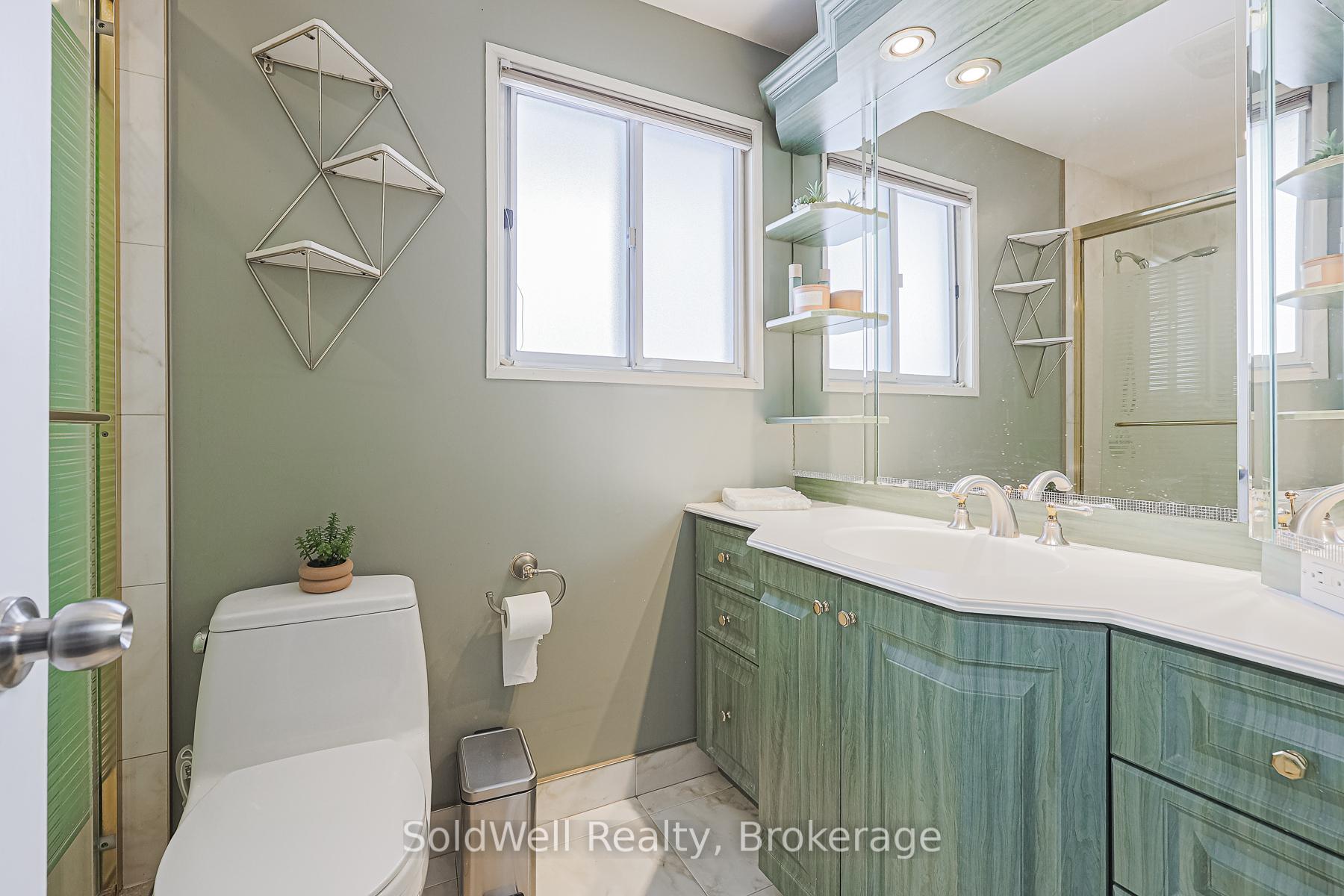 Photo 36 of 31 Donalbain Crescent, Markham, Royal Orchard — HOMEH