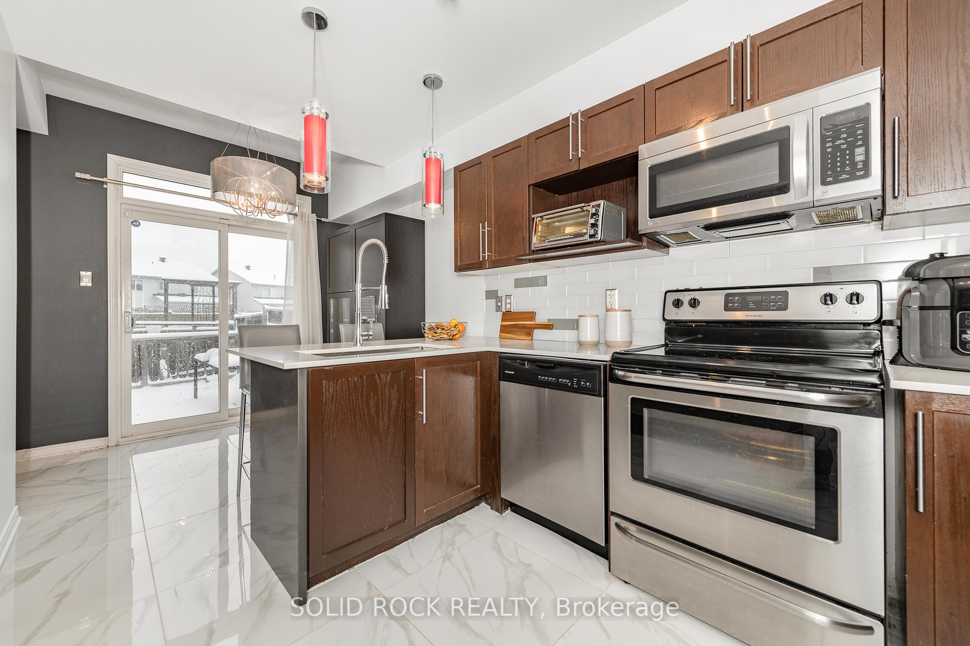 Photo 15 of 437 Brigitta Street, Ottawa, Kanata - Emerald Meadows/Trailwest — HOMEH