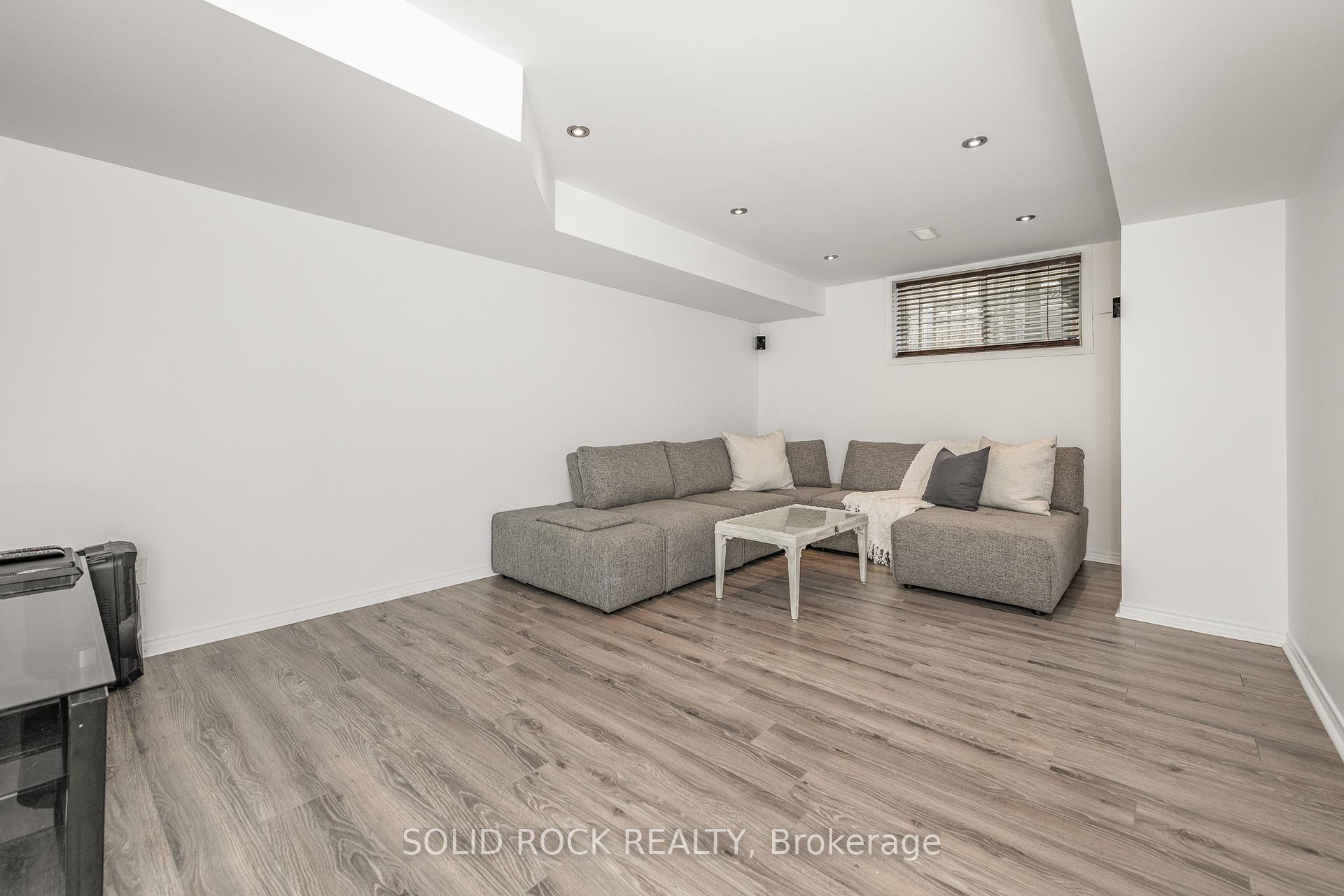 Photo 33 of 437 Brigitta Street, Ottawa, Kanata - Emerald Meadows/Trailwest — HOMEH
