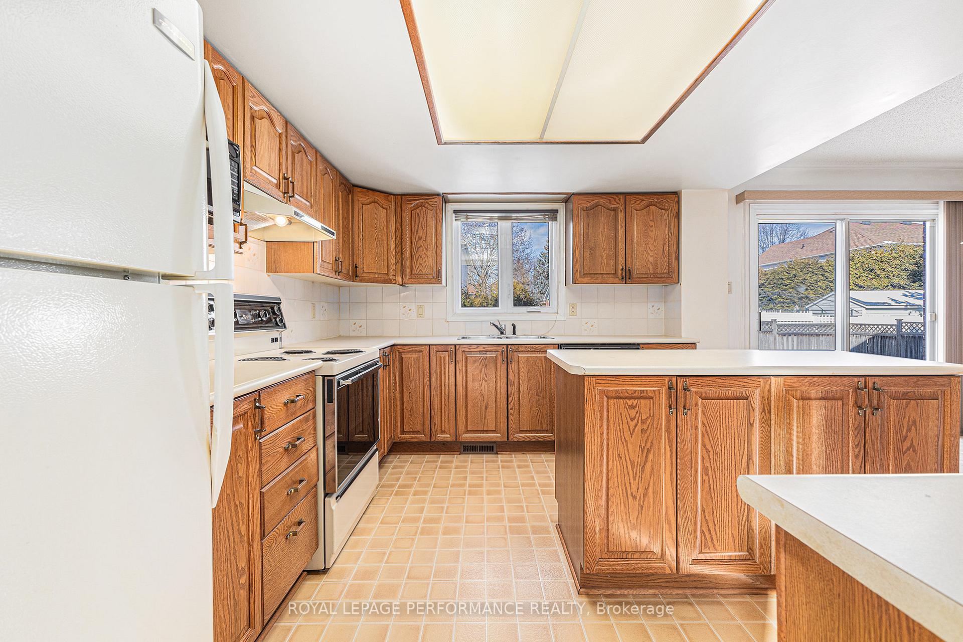 Photo 2 of 53 Zokol Crescent, Ottawa, Kanata - Kanata Lakes/Heritage Hills — HOMEH