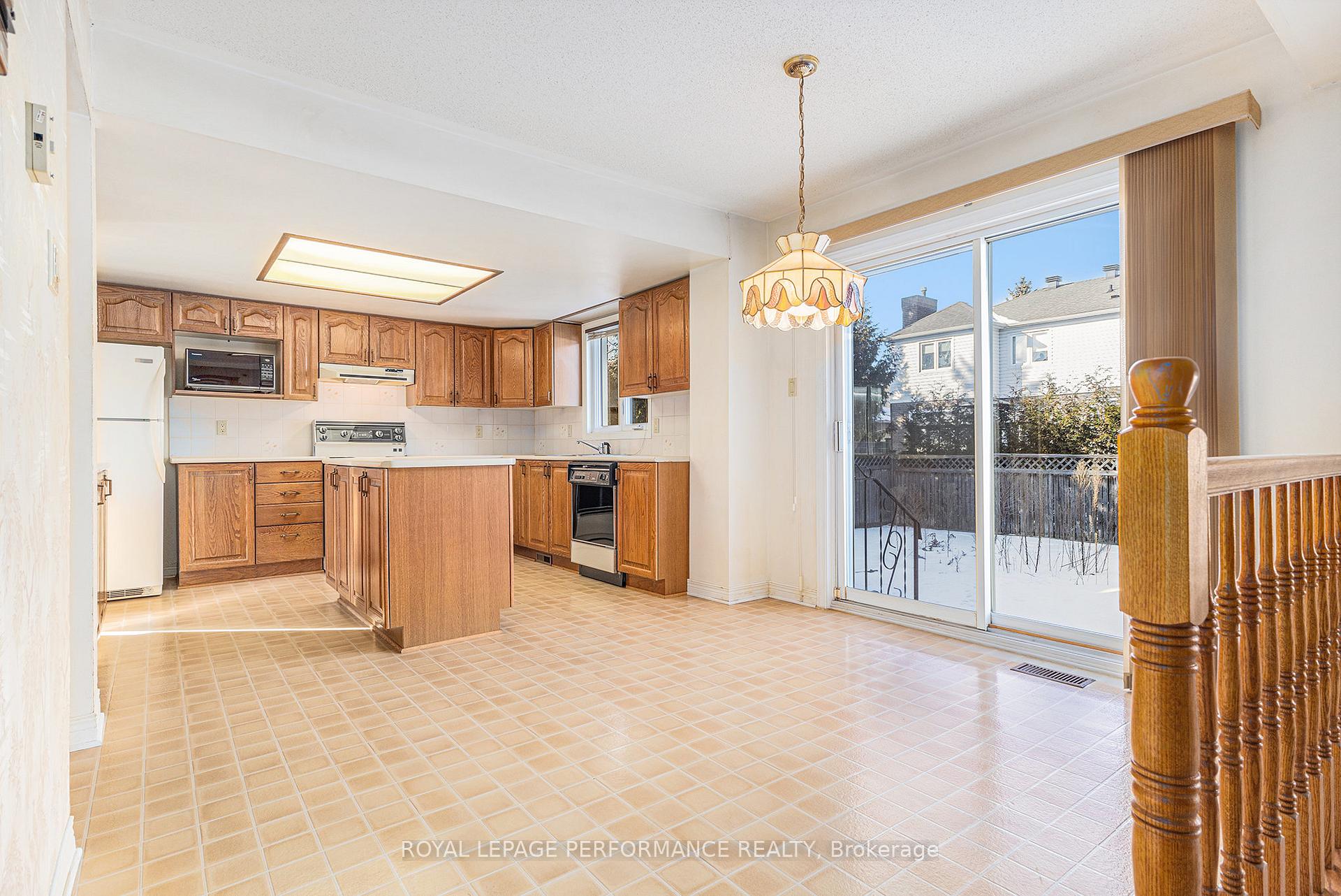 Photo 3 of 53 Zokol Crescent, Ottawa, Kanata - Kanata Lakes/Heritage Hills — HOMEH
