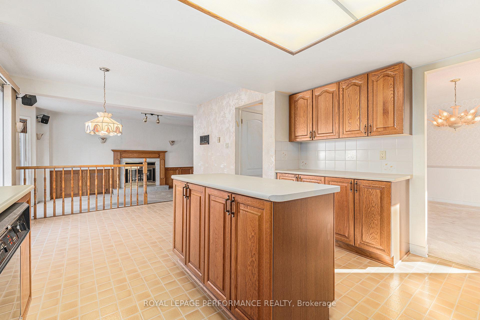 Photo 4 of 53 Zokol Crescent, Ottawa, Kanata - Kanata Lakes/Heritage Hills — HOMEH