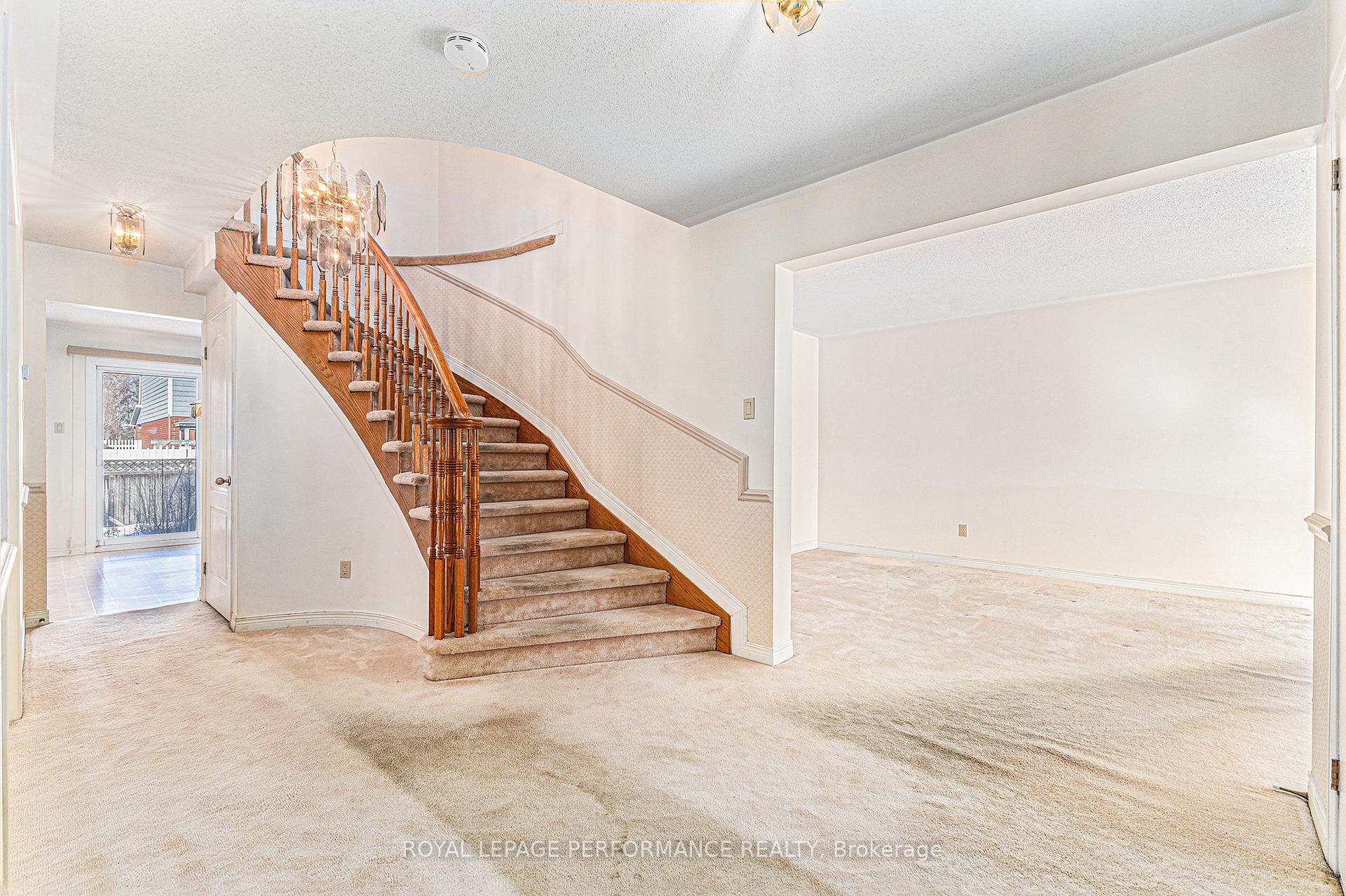Photo 11 of 53 Zokol Crescent, Ottawa, Kanata - Kanata Lakes/Heritage Hills — HOMEH