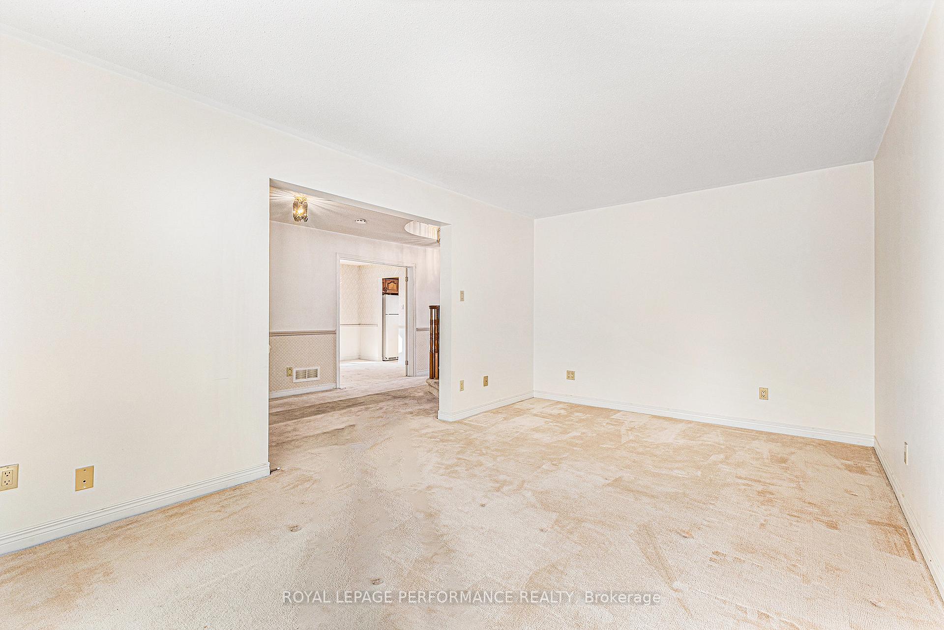 Photo 13 of 53 Zokol Crescent, Ottawa, Kanata - Kanata Lakes/Heritage Hills — HOMEH