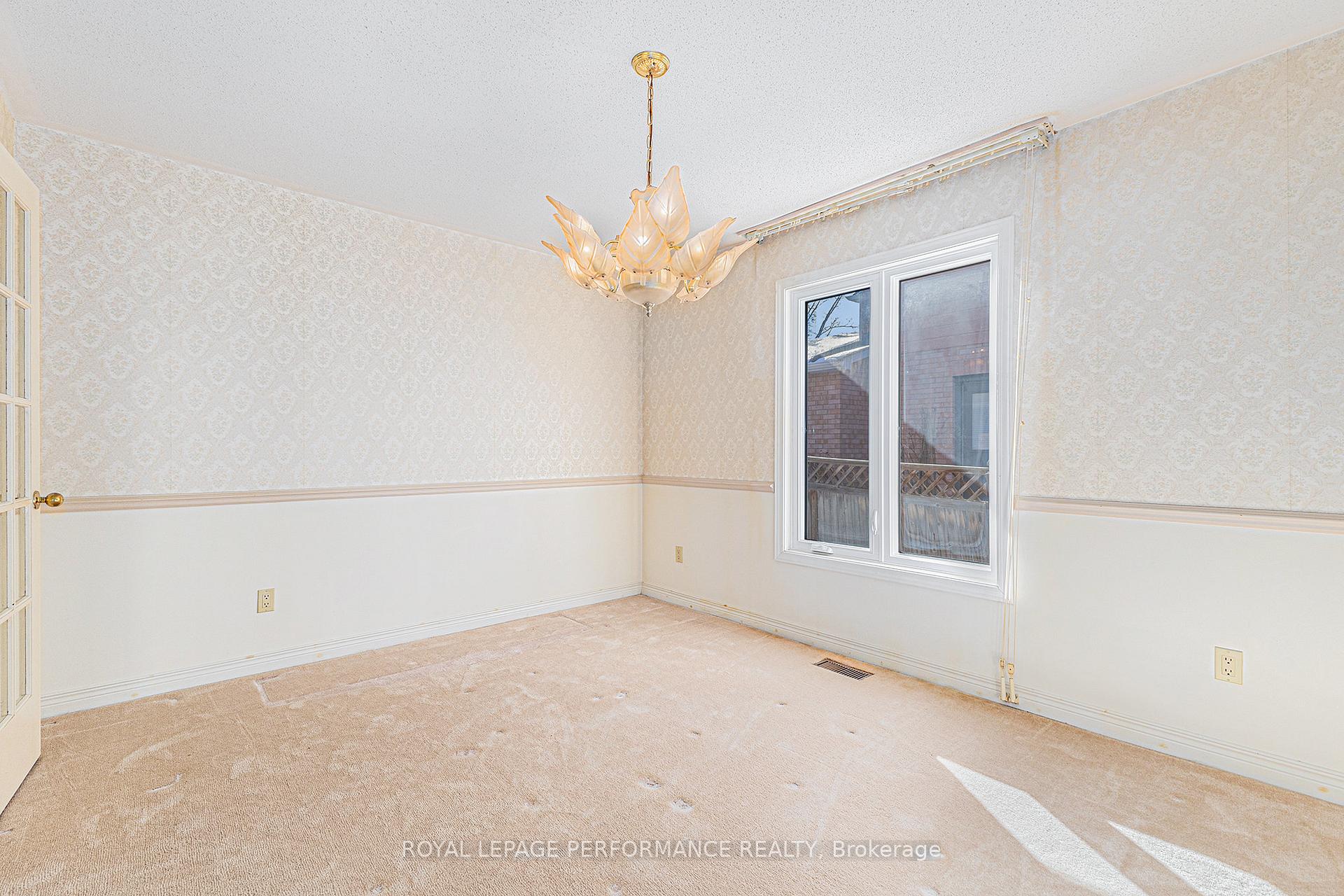 Photo 15 of 53 Zokol Crescent, Ottawa, Kanata - Kanata Lakes/Heritage Hills — HOMEH