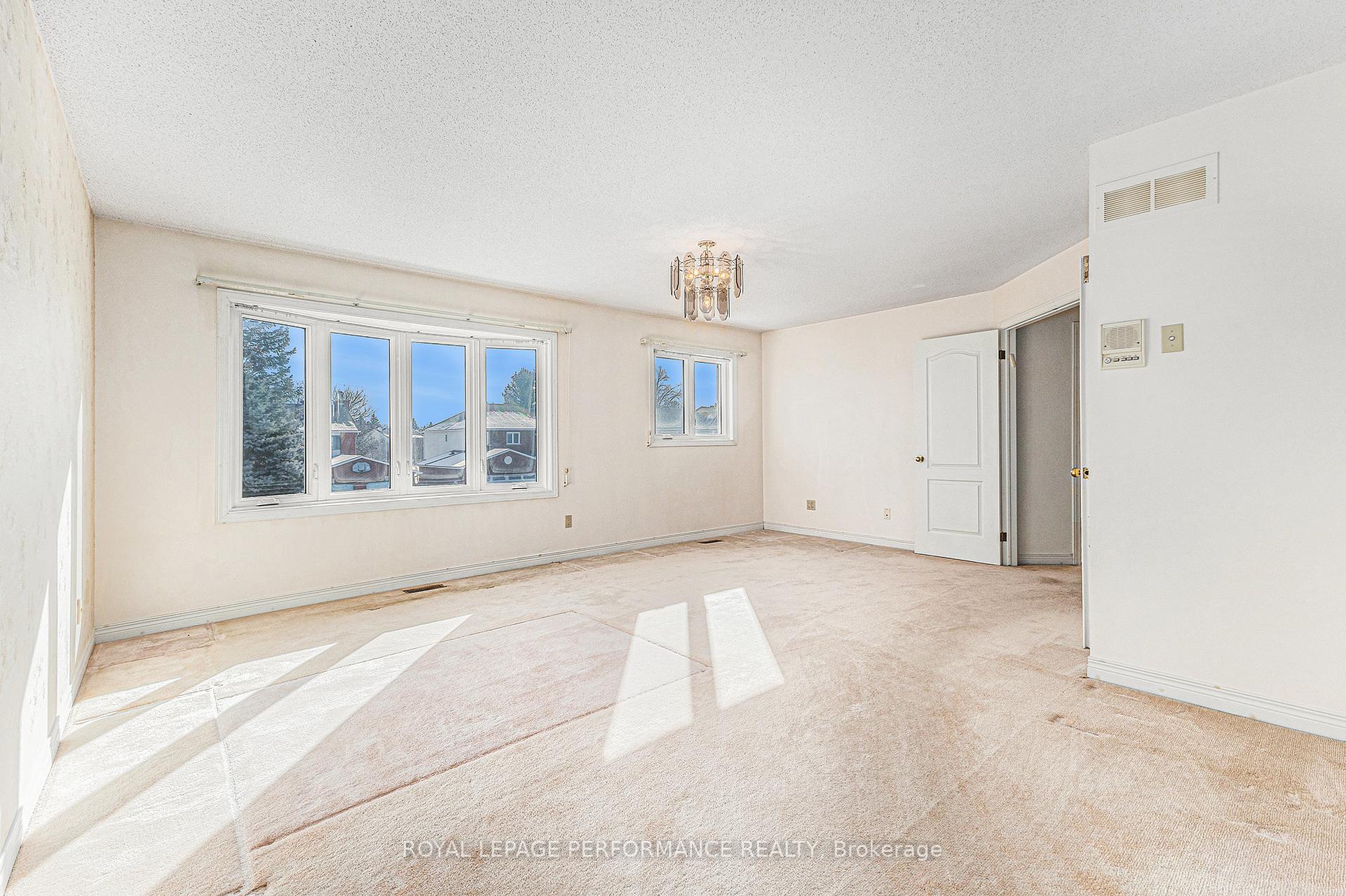 Photo 18 of 53 Zokol Crescent, Ottawa, Kanata - Kanata Lakes/Heritage Hills — HOMEH