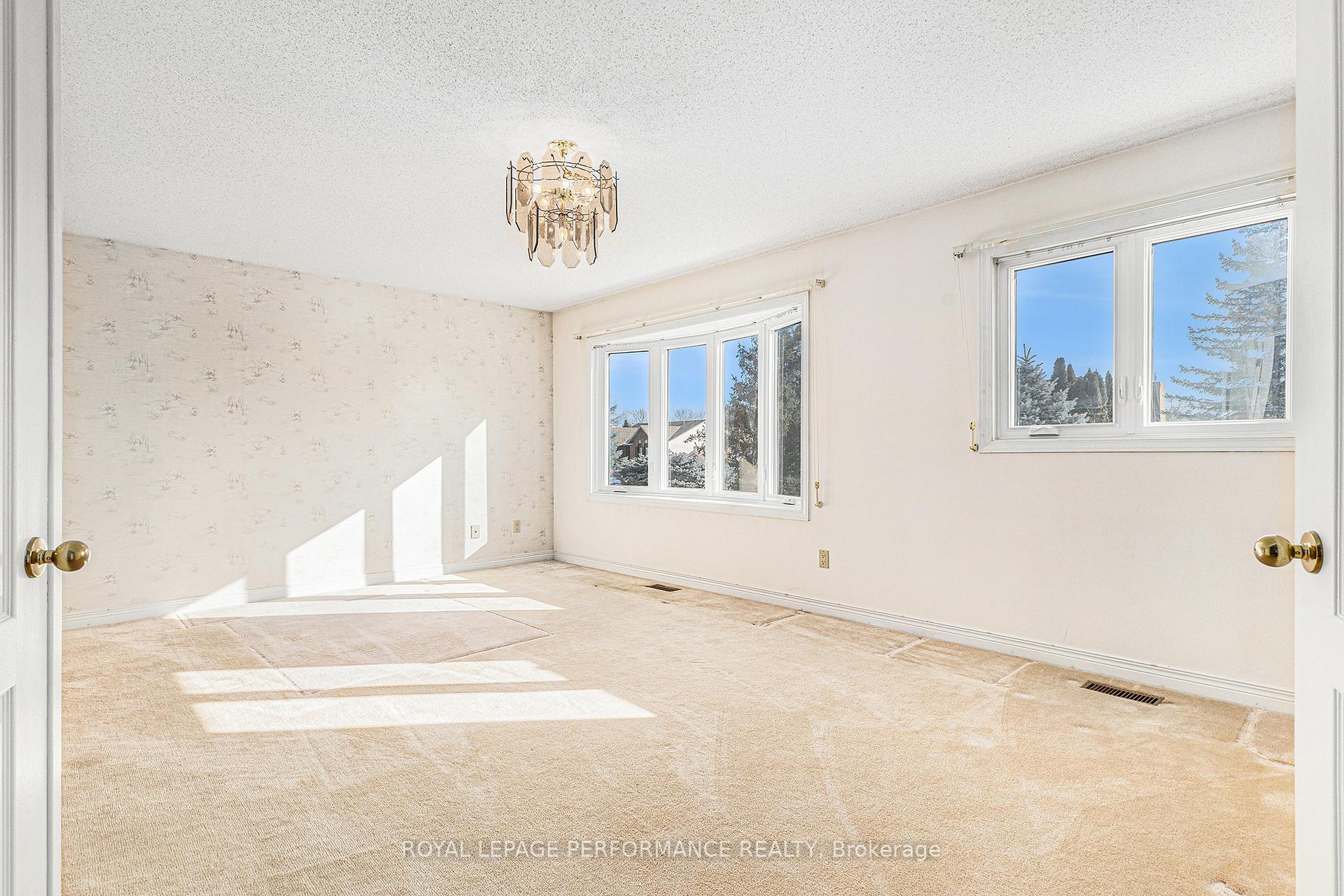 Photo 19 of 53 Zokol Crescent, Ottawa, Kanata - Kanata Lakes/Heritage Hills — HOMEH