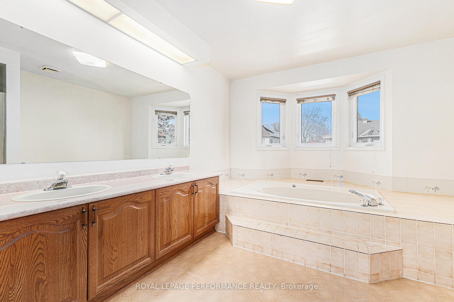 Photo 22 of 53 Zokol Crescent, Ottawa, Kanata - Kanata Lakes/Heritage Hills — HOMEH