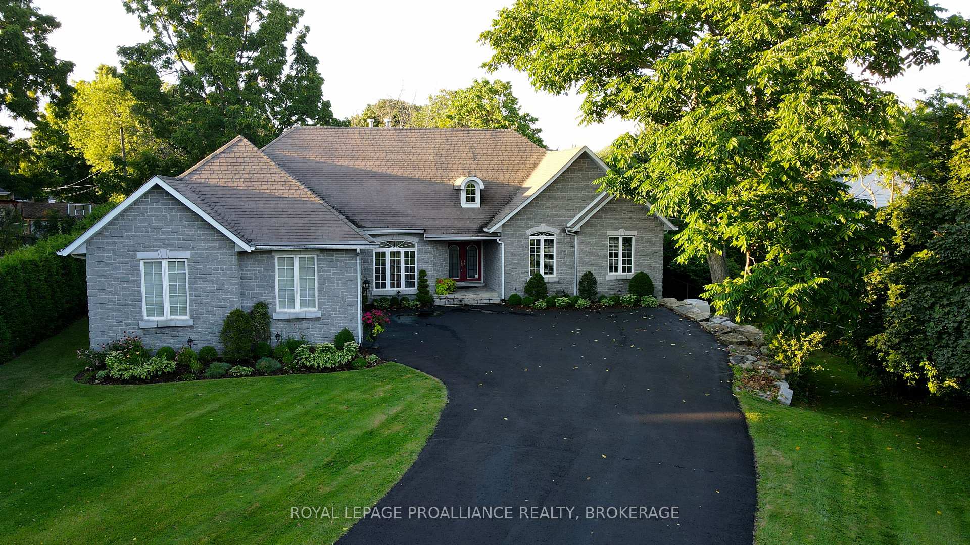 Photo 2 of 782 Front Road, Kingston, City Southwest — HOMEH