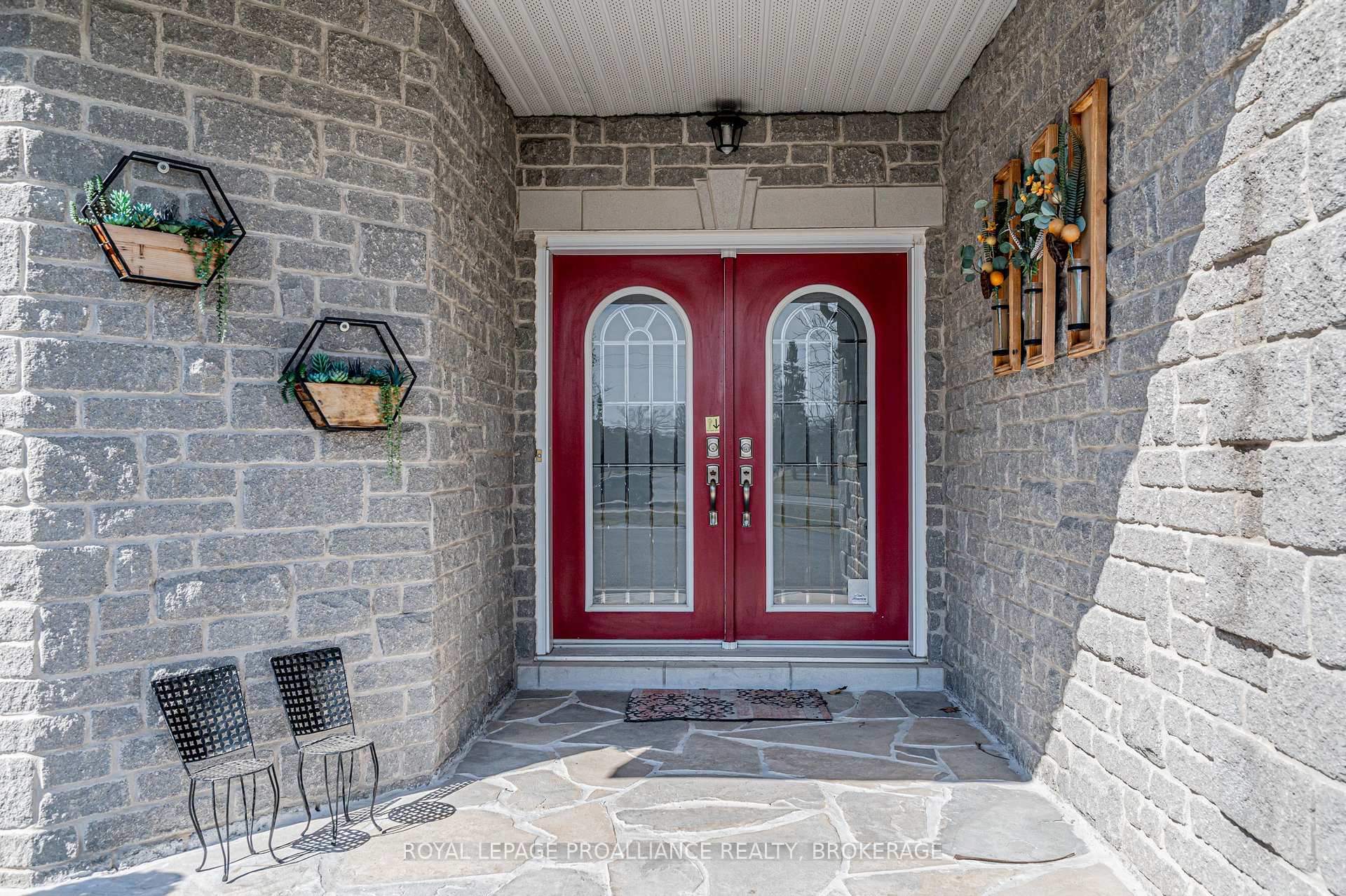 Photo 3 of 782 Front Road, Kingston, City Southwest — HOMEH