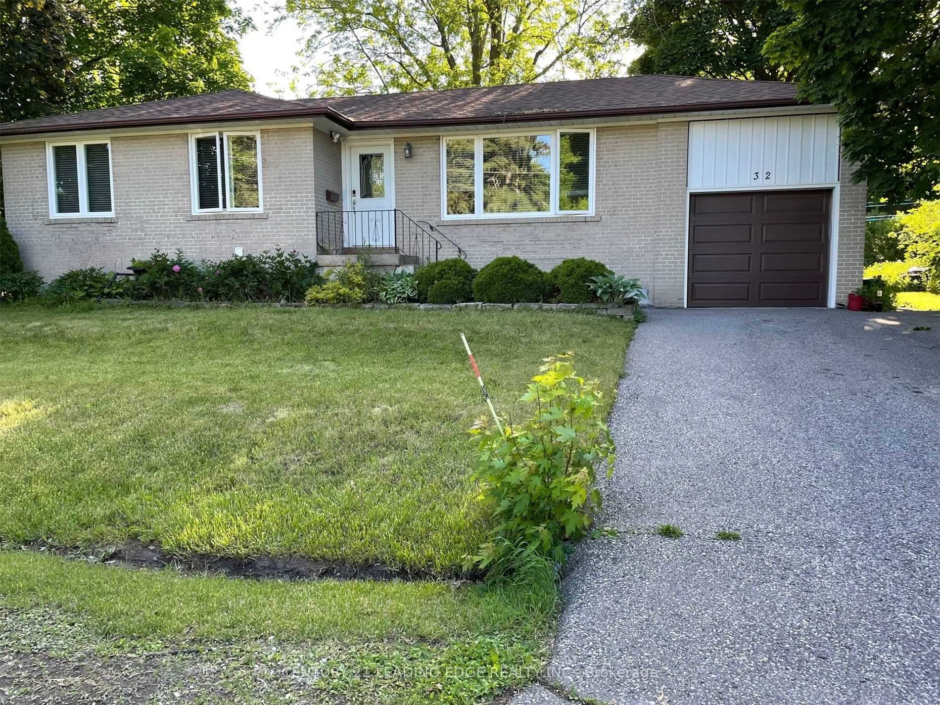 Photo 2 of 32 Parkway Avenue, Markham, Markham Village — HOMEH