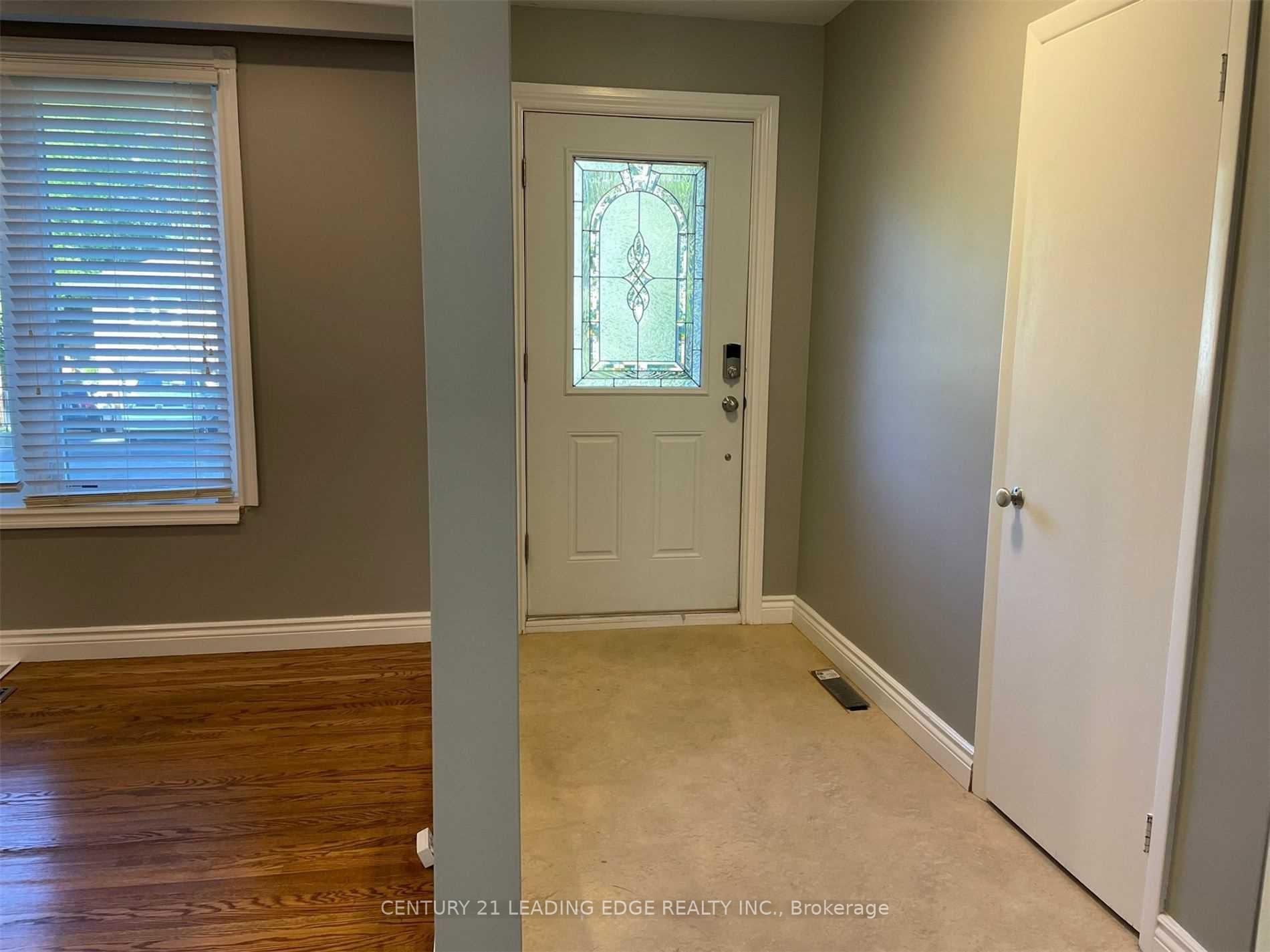 Photo 5 of 32 Parkway Avenue, Markham, Markham Village — HOMEH