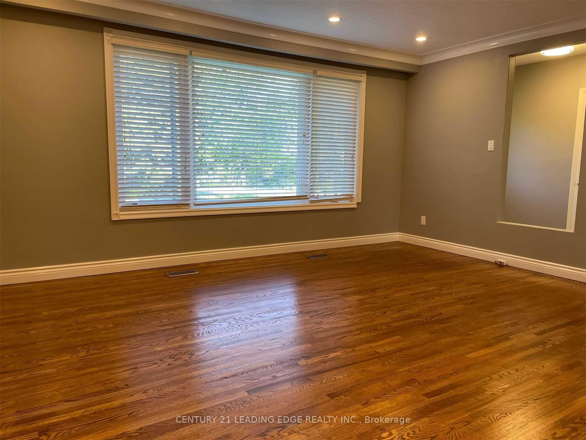 Photo 8 of 32 Parkway Avenue, Markham, Markham Village — HOMEH
