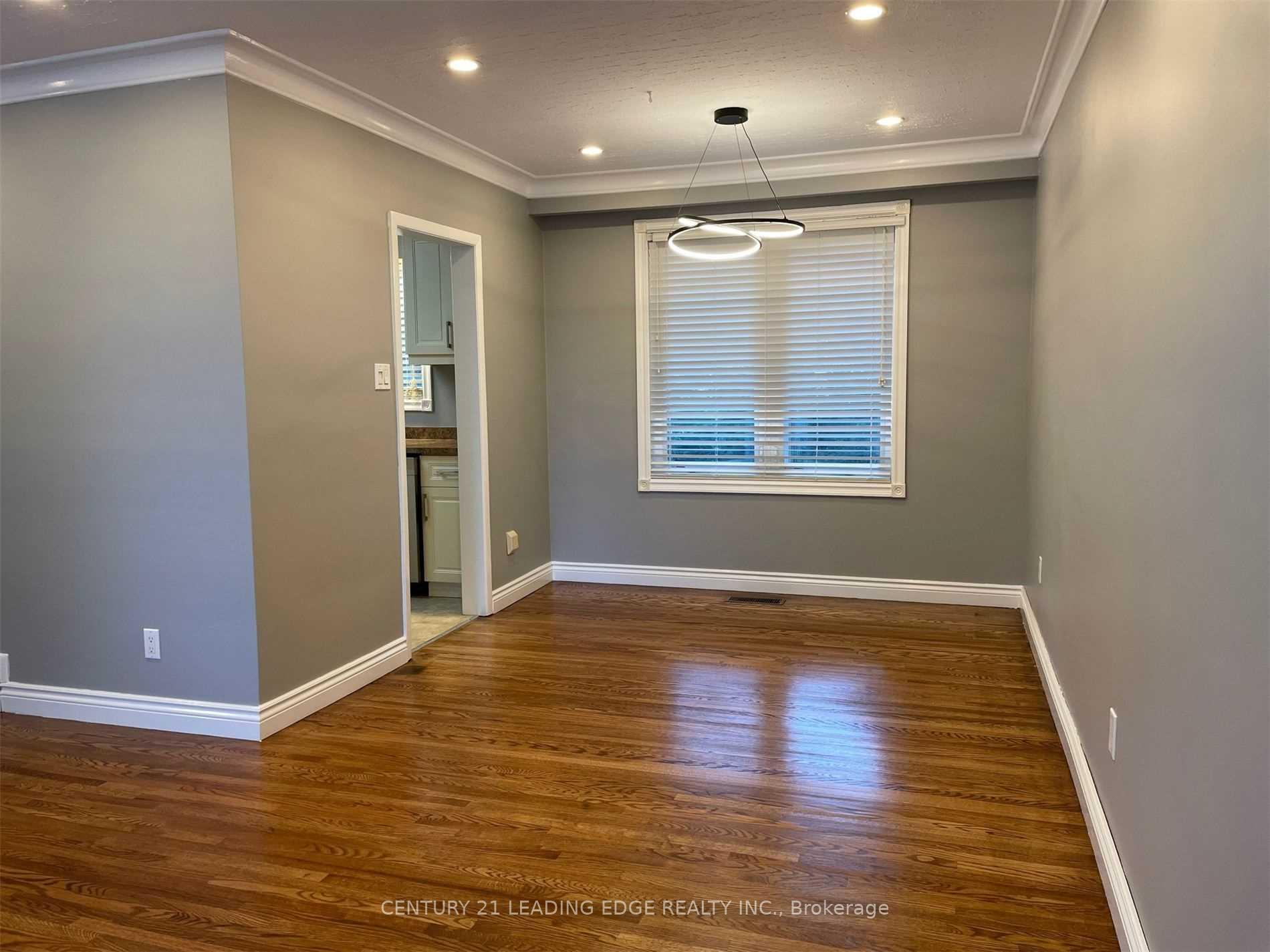 Photo 10 of 32 Parkway Avenue, Markham, Markham Village — HOMEH