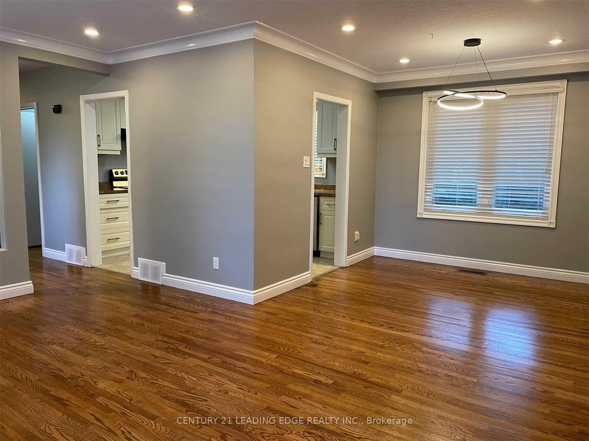 Photo 11 of 32 Parkway Avenue, Markham, Markham Village — HOMEH