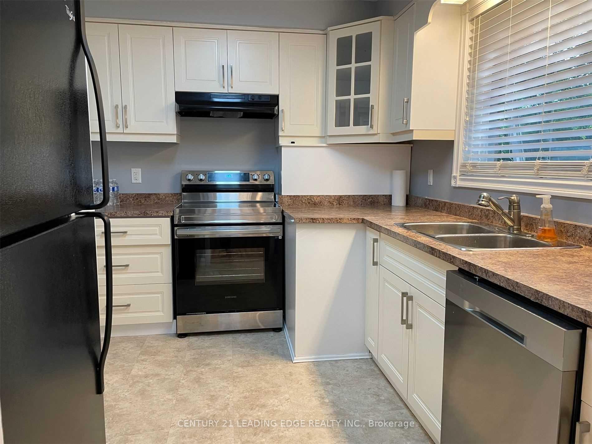 Photo 12 of 32 Parkway Avenue, Markham, Markham Village — HOMEH