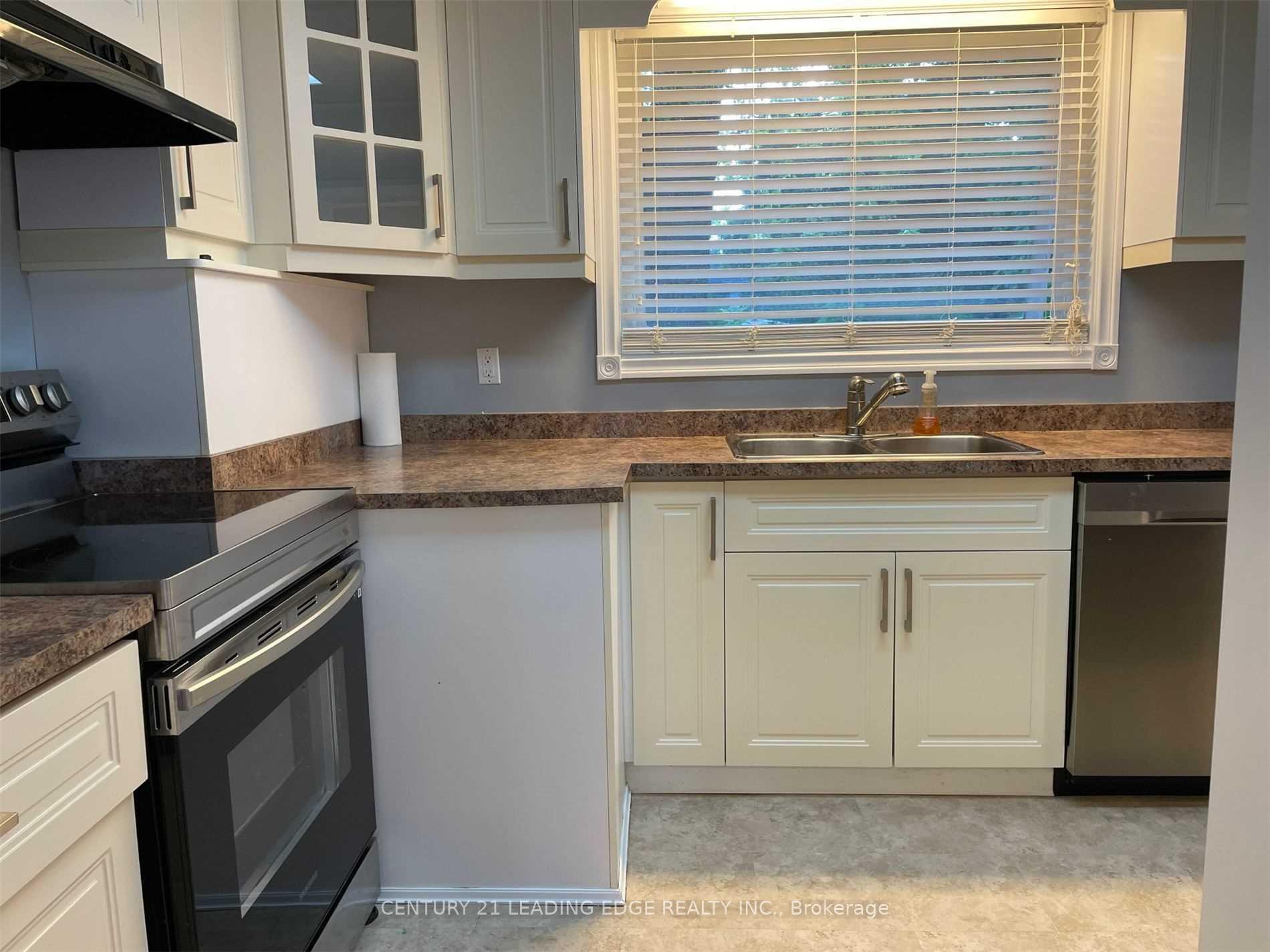 Photo 13 of 32 Parkway Avenue, Markham, Markham Village — HOMEH