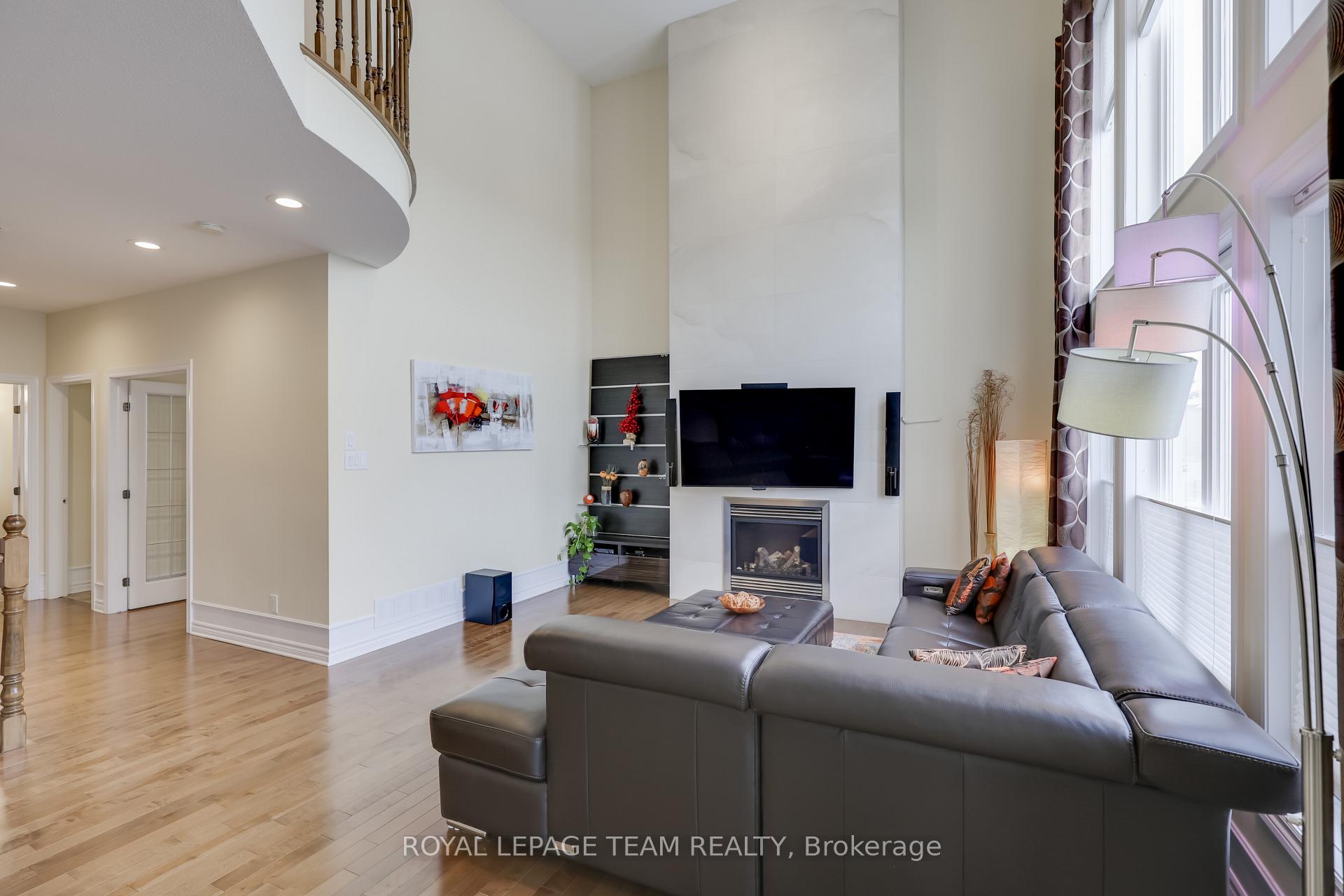 Photo 8 of 395 Laughlin Circle, Ottawa, Kanata - Kanata Lakes/Heritage Hills — HOMEH