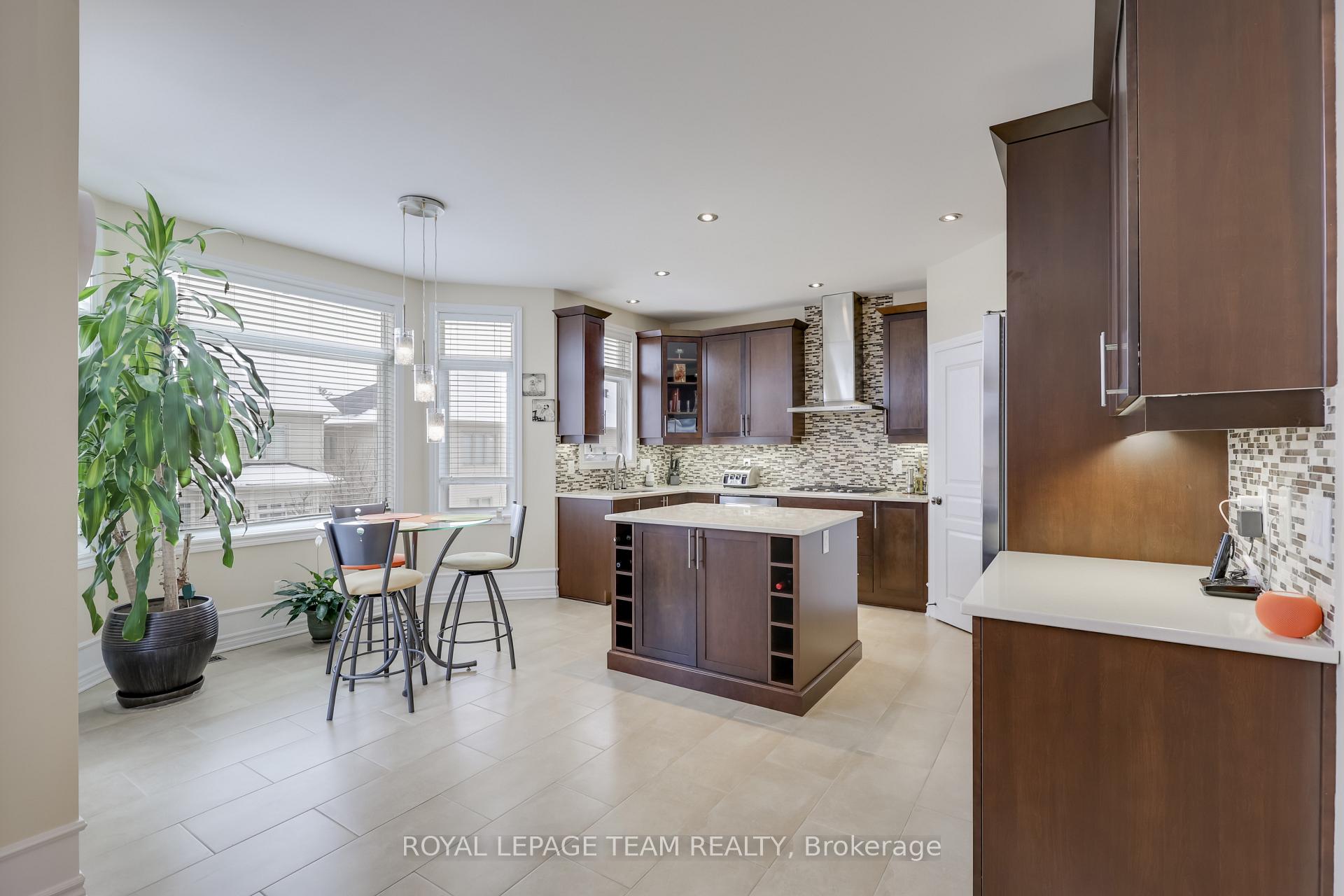 Photo 10 of 395 Laughlin Circle, Ottawa, Kanata - Kanata Lakes/Heritage Hills — HOMEH