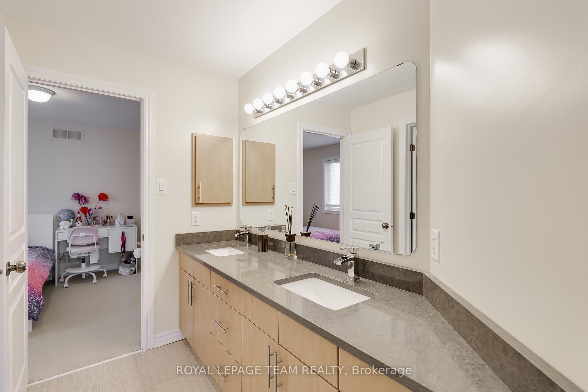 Photo 30 of 395 Laughlin Circle, Ottawa, Kanata - Kanata Lakes/Heritage Hills — HOMEH