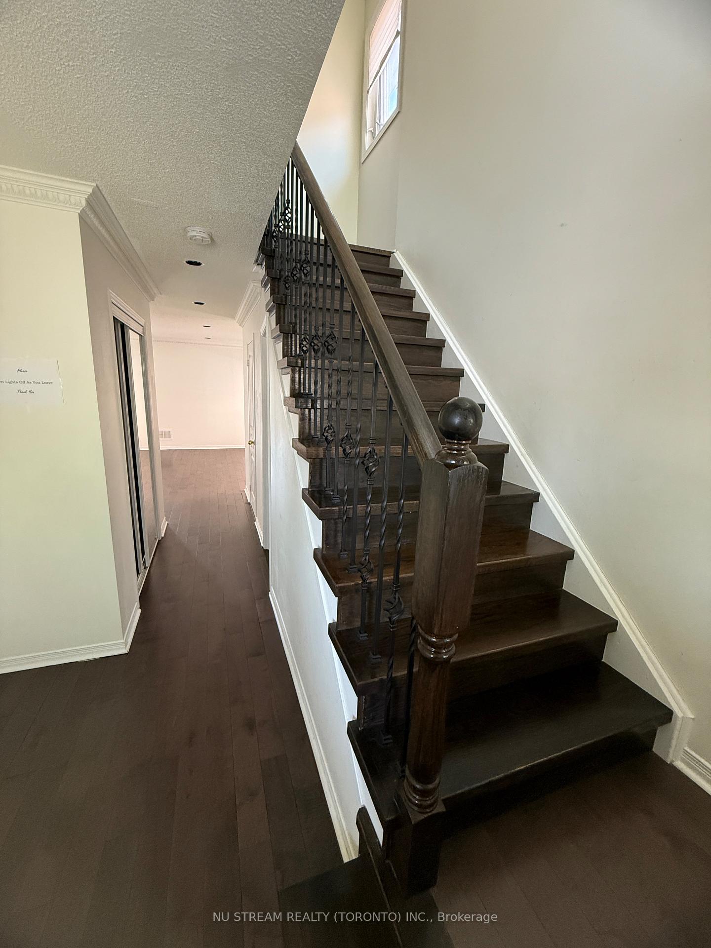 Photo 2 of 127 Warren Bradley Street, Markham, Berczy — HOMEH