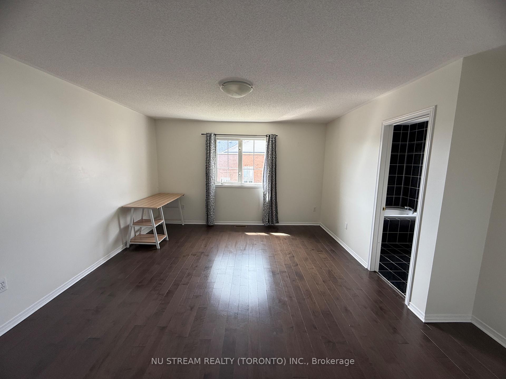 Photo 6 of 127 Warren Bradley Street, Markham, Berczy — HOMEH