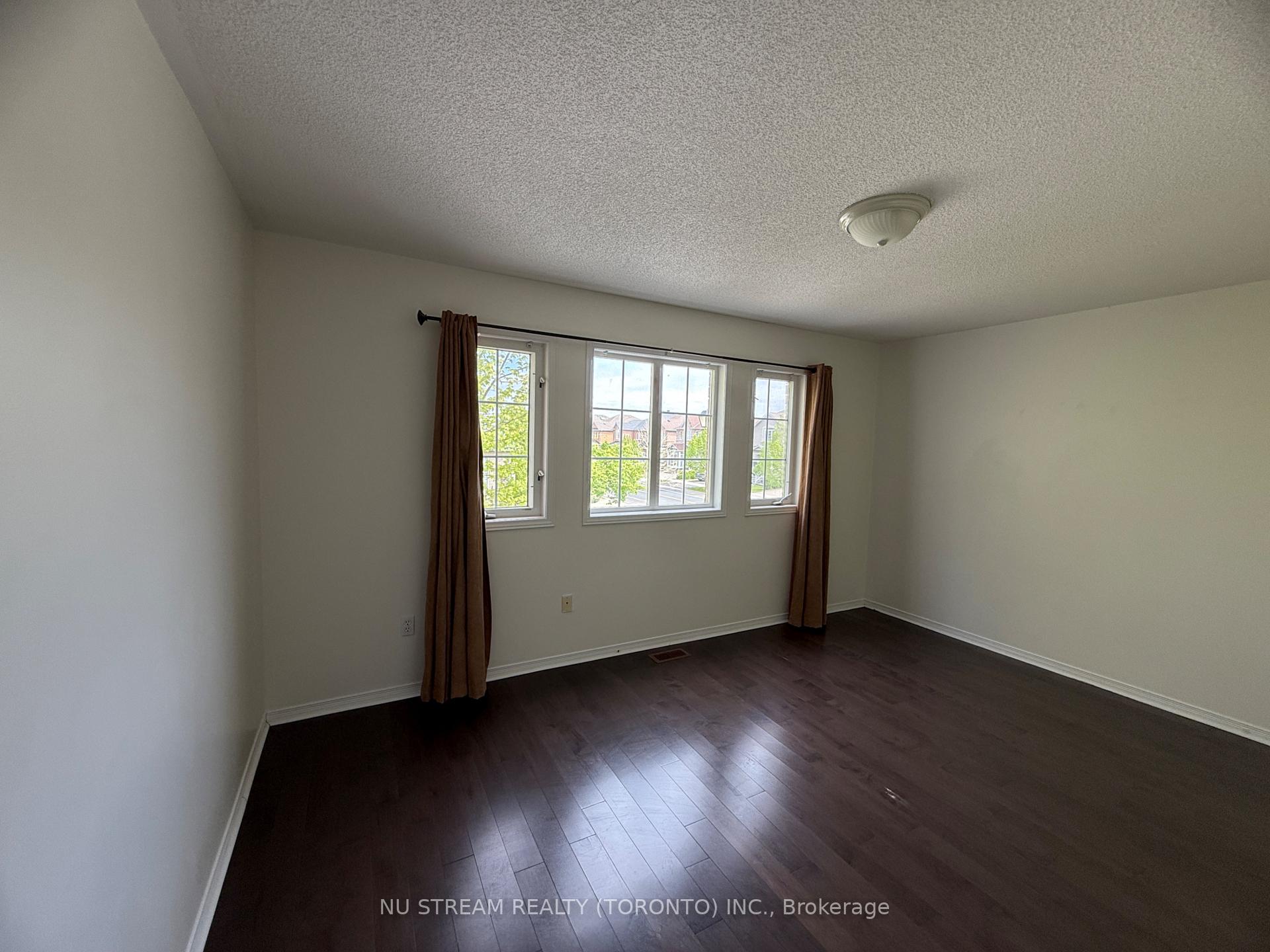 Photo 8 of 127 Warren Bradley Street, Markham, Berczy — HOMEH