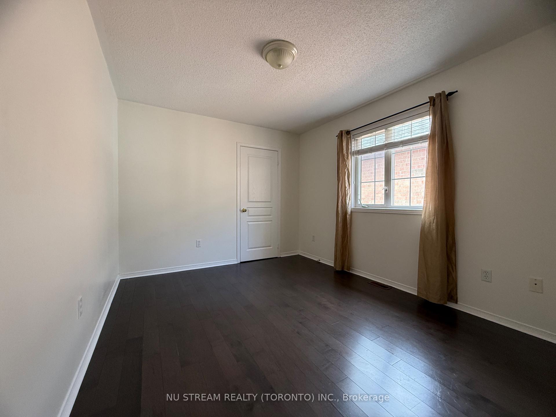 Photo 9 of 127 Warren Bradley Street, Markham, Berczy — HOMEH