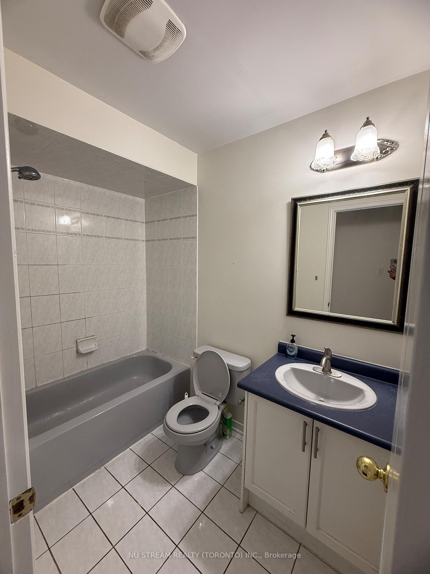 Photo 10 of 127 Warren Bradley Street, Markham, Berczy — HOMEH