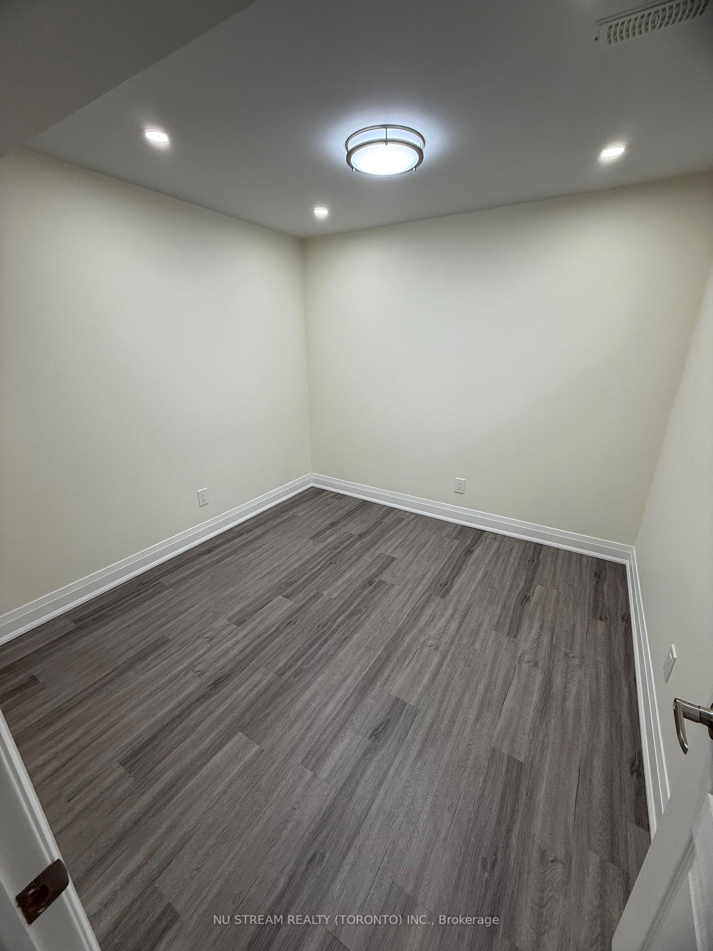 Photo 13 of 127 Warren Bradley Street, Markham, Berczy — HOMEH