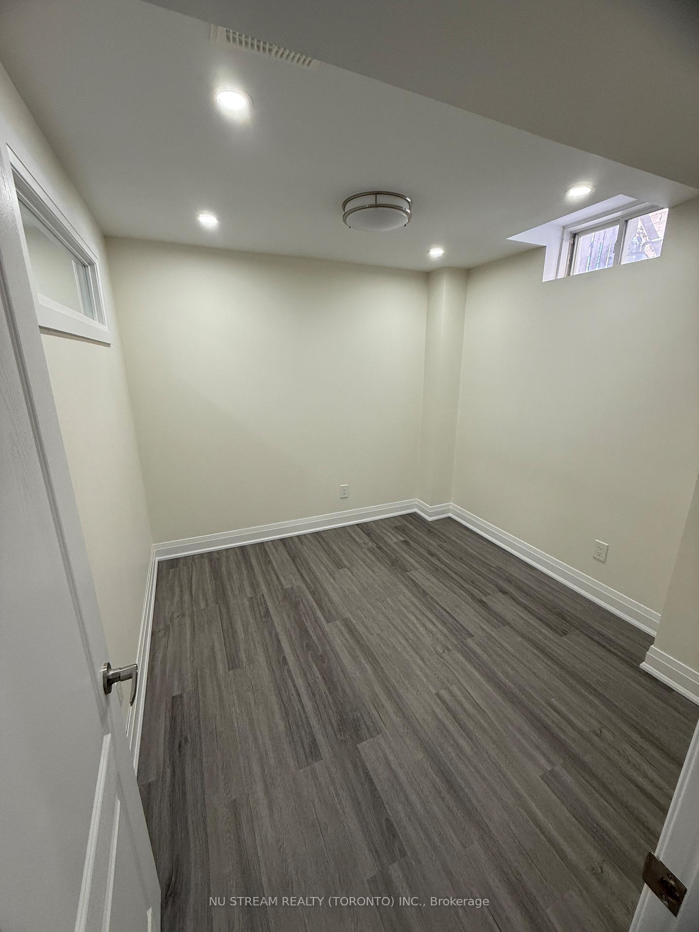 Photo 14 of 127 Warren Bradley Street, Markham, Berczy — HOMEH