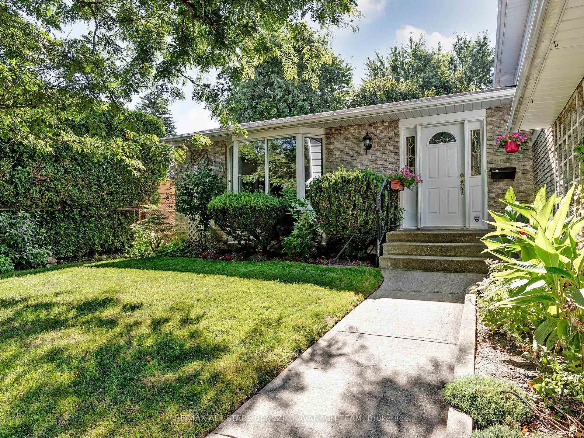 Photo 2 of 95 Ramona Boulevard, Markham, Markham Village — HOMEH
