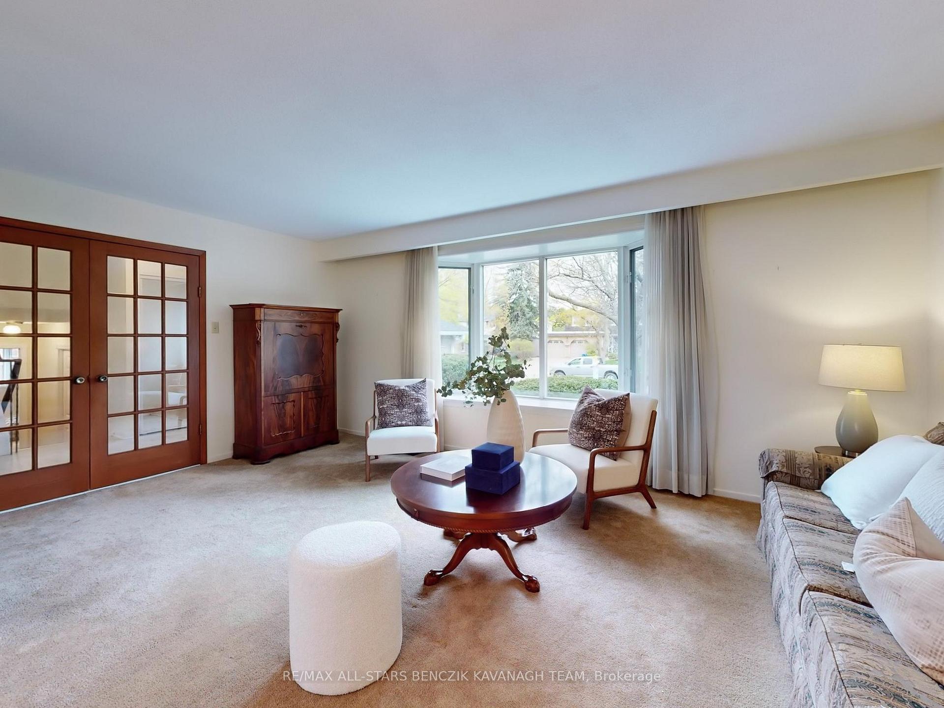 Photo 4 of 95 Ramona Boulevard, Markham, Markham Village — HOMEH