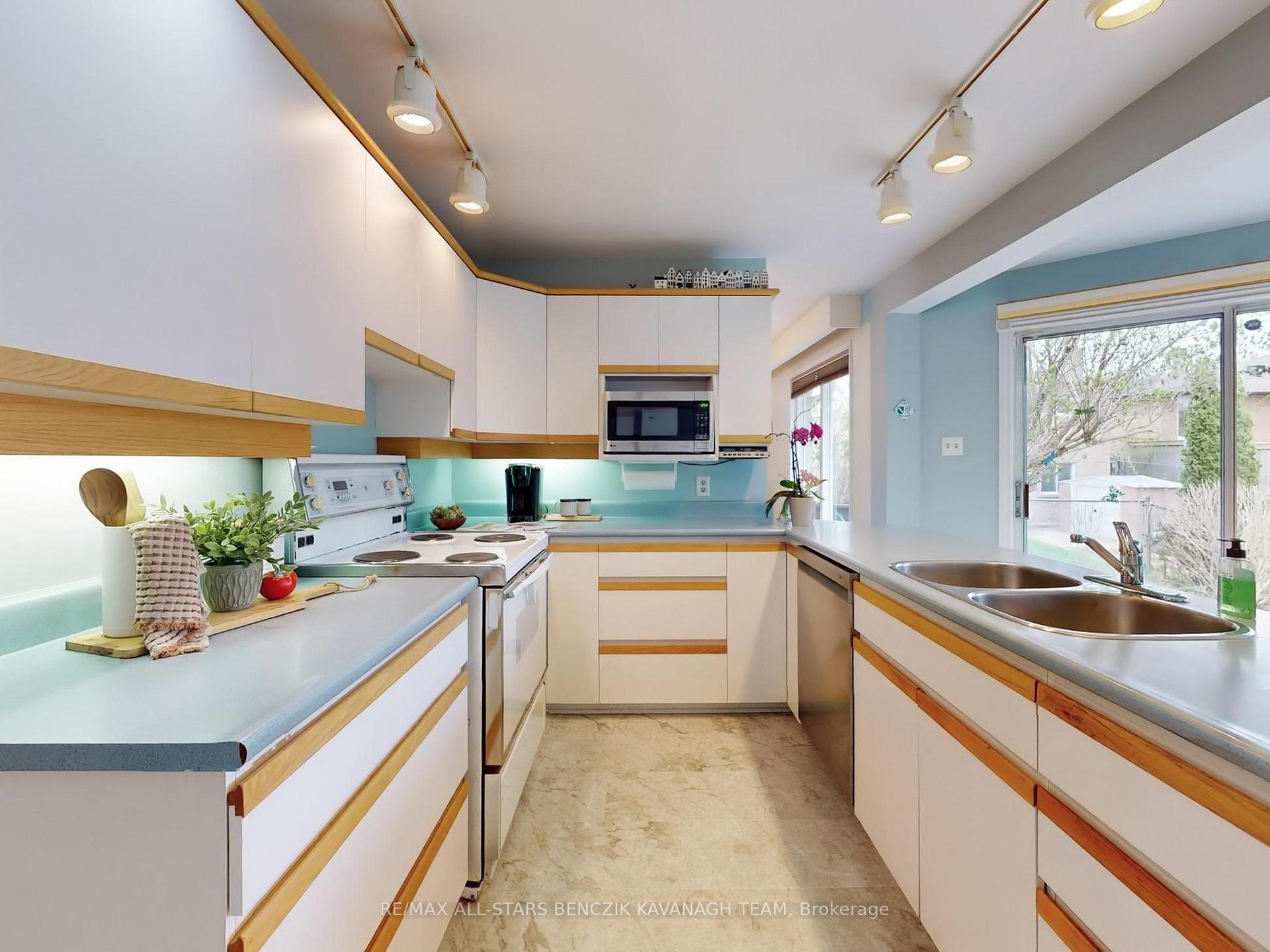Photo 7 of 95 Ramona Boulevard, Markham, Markham Village — HOMEH